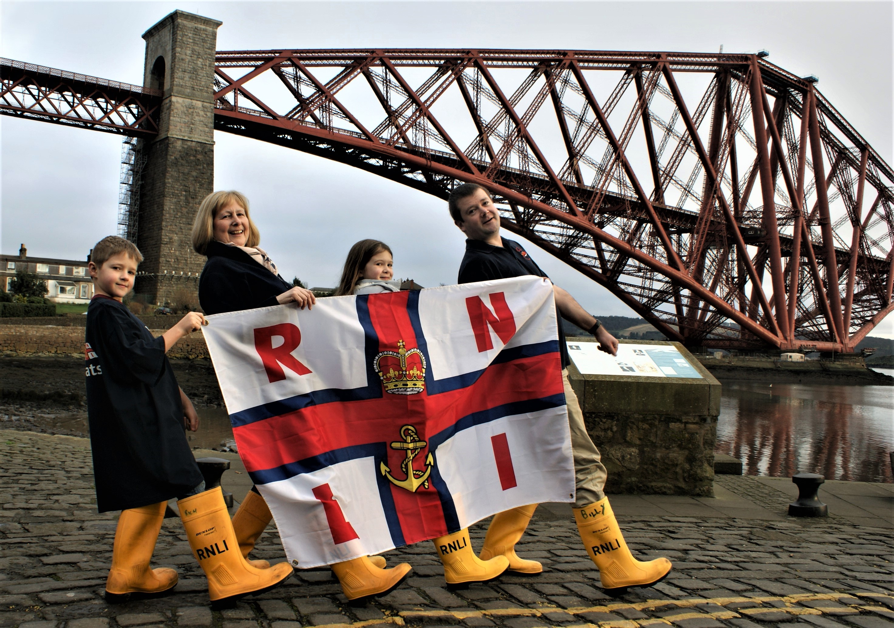 Kinghorn RNLI supporters launch 2017 Coastal Challenge at North Queensferry