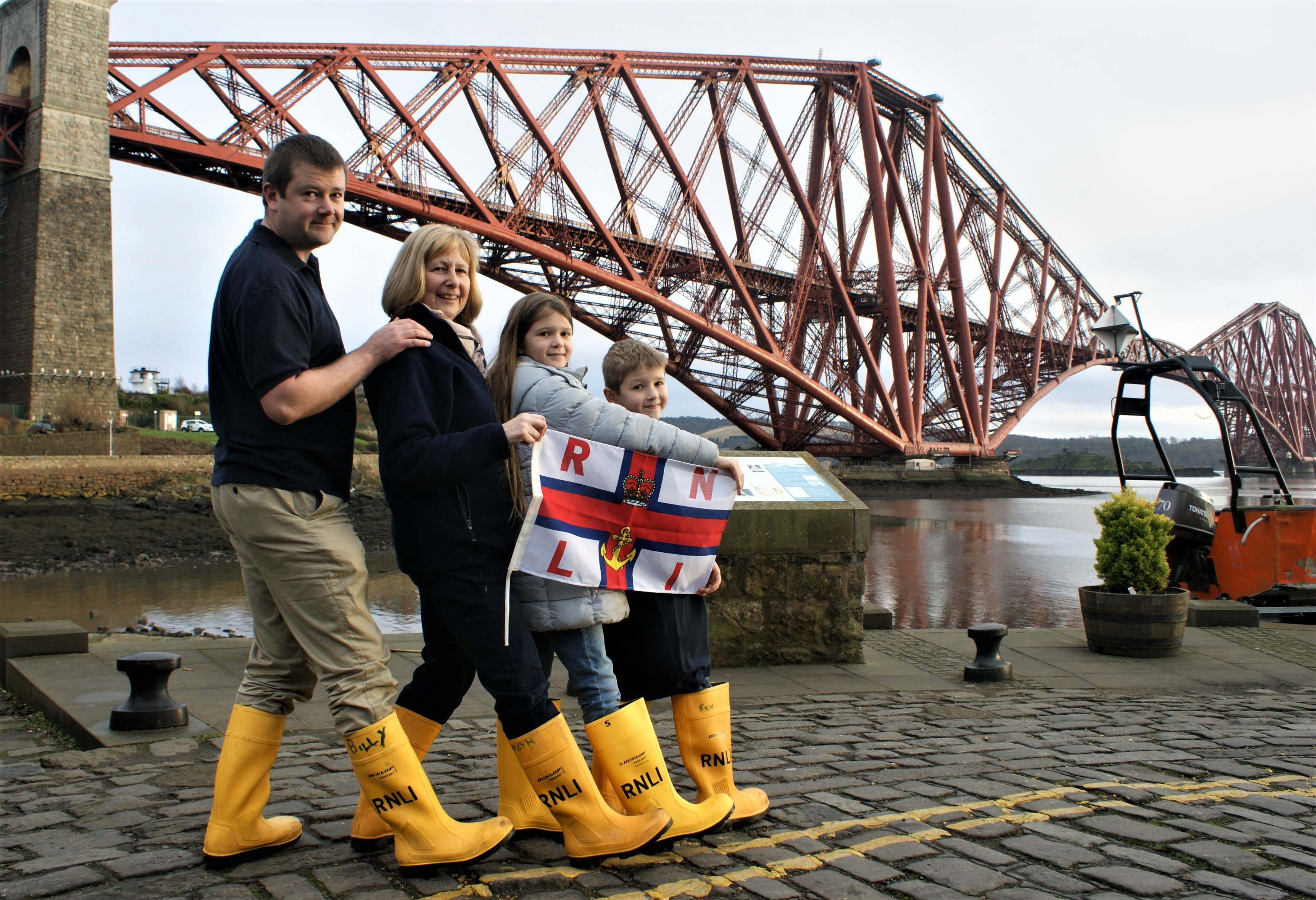 Kinghorn RNLI supporters launch 2017 Coastal Challenge at North Queensferry below Forth Rail Bridge