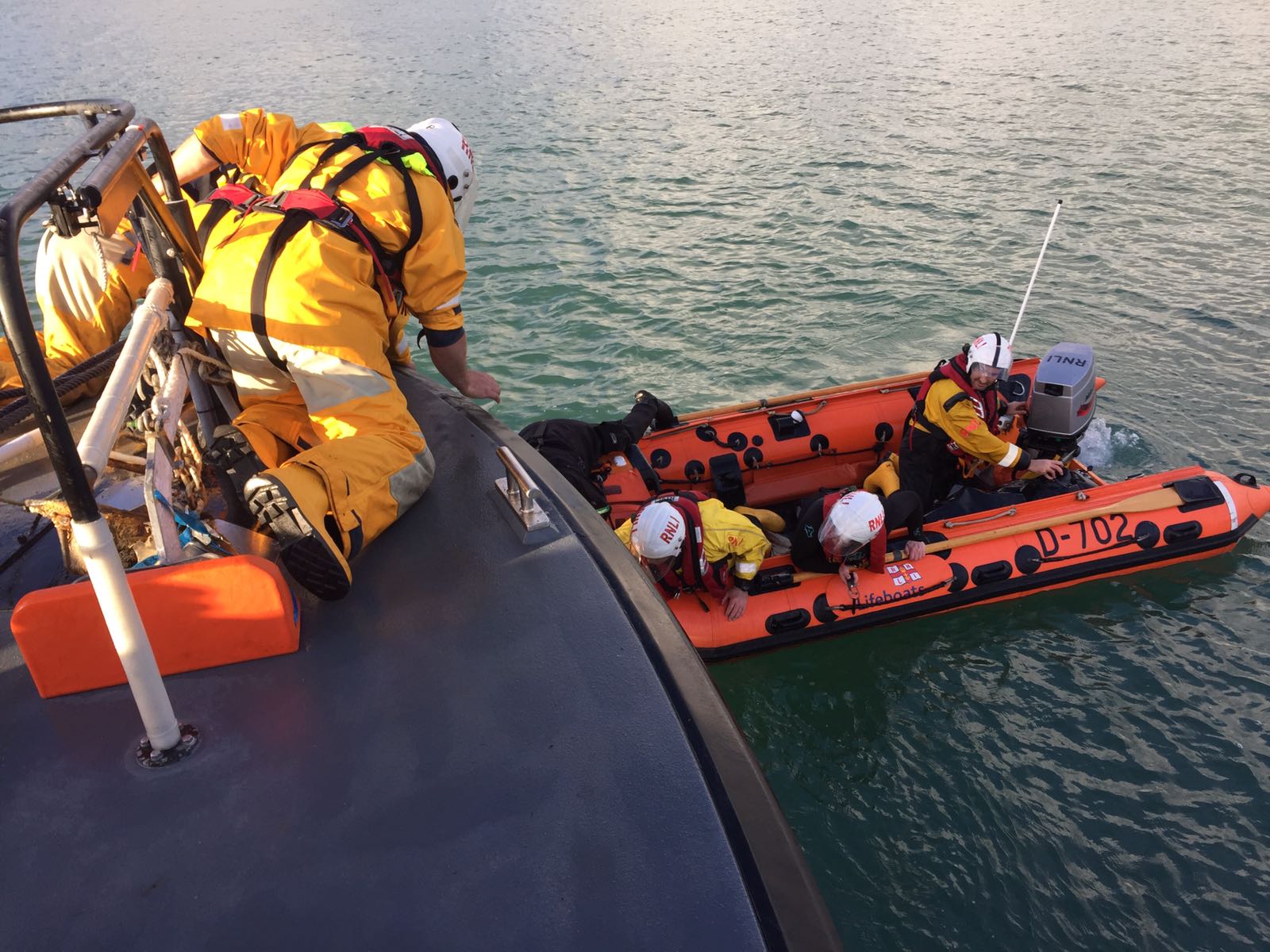 Salcombe and Dart volunteers rescuing humpbacked whale