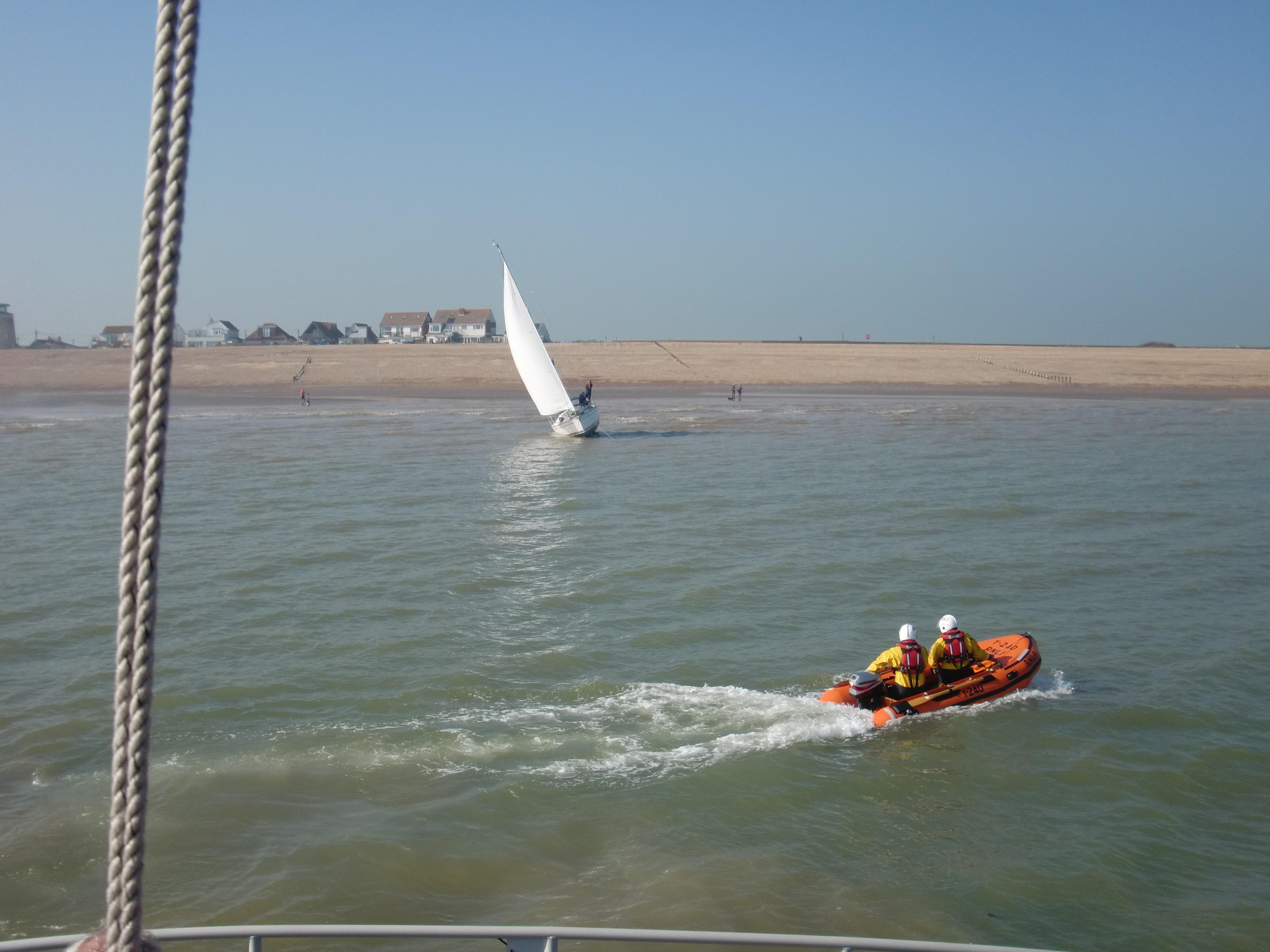 Y boat attempts to get close to aground yacht
