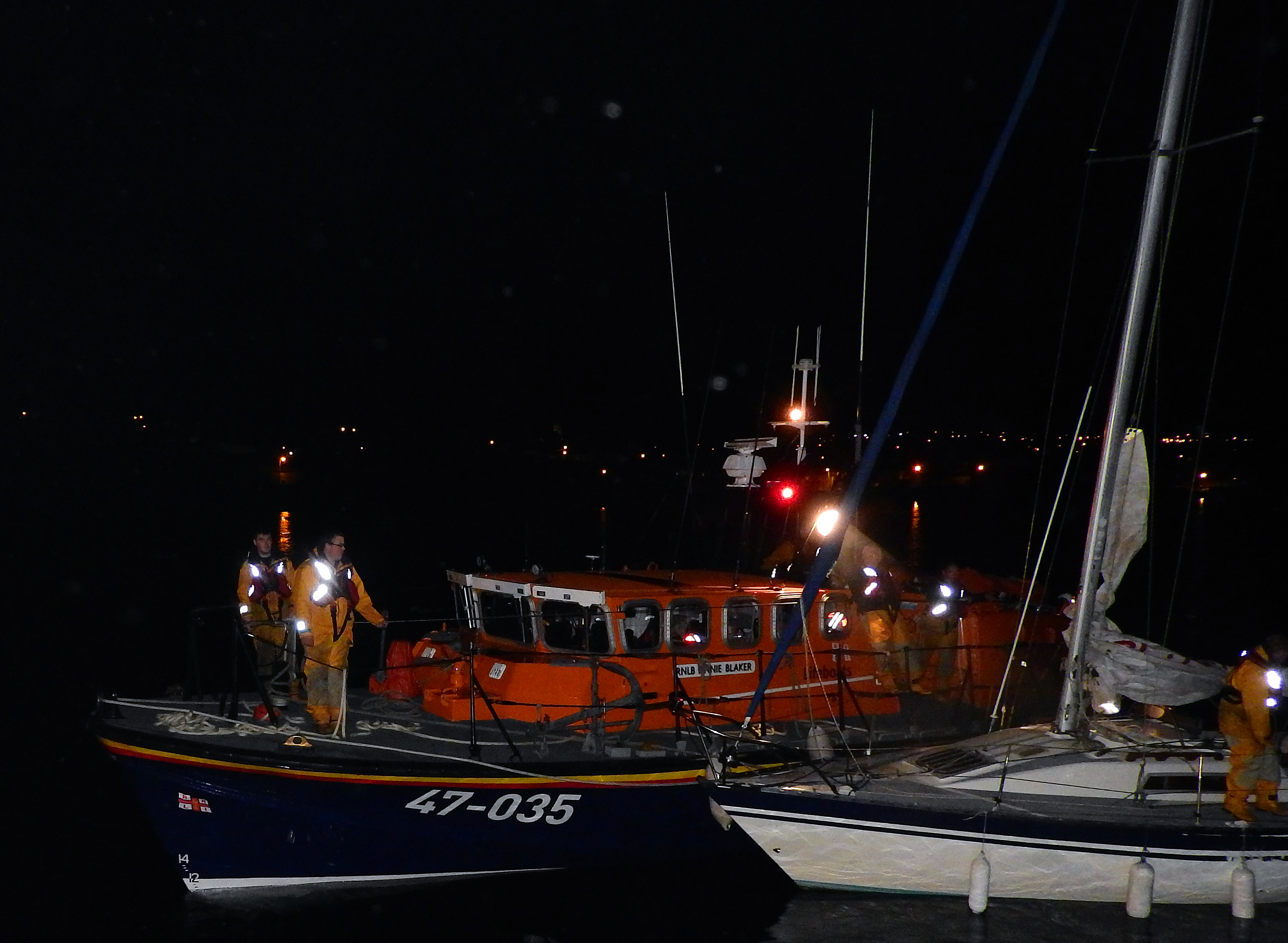 Wicklow RNLI lifeboat arriving at Wicklow harbour with the yacht