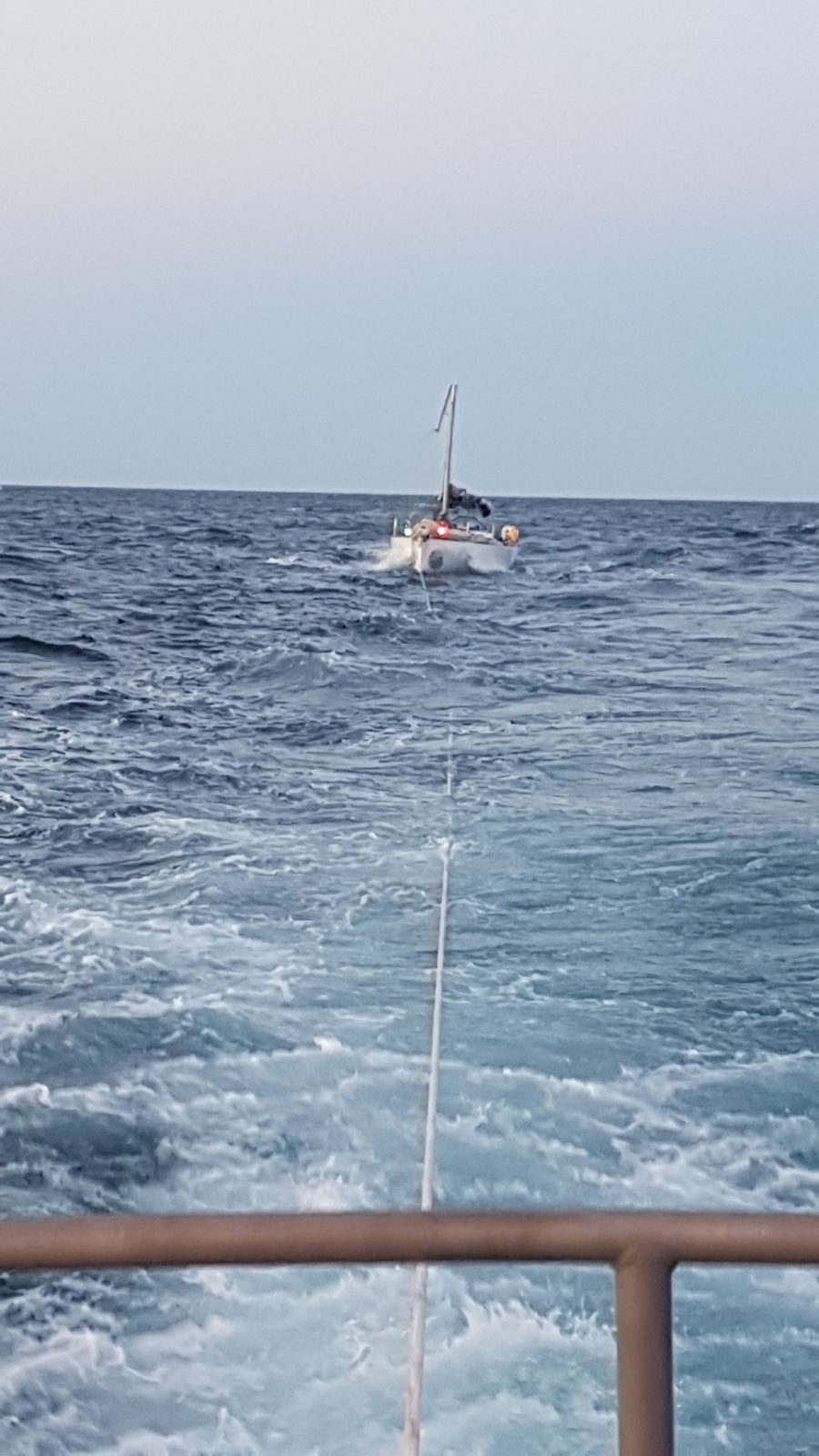 Courtmacsherry RNLI rescue 10 people on 40ft yacht