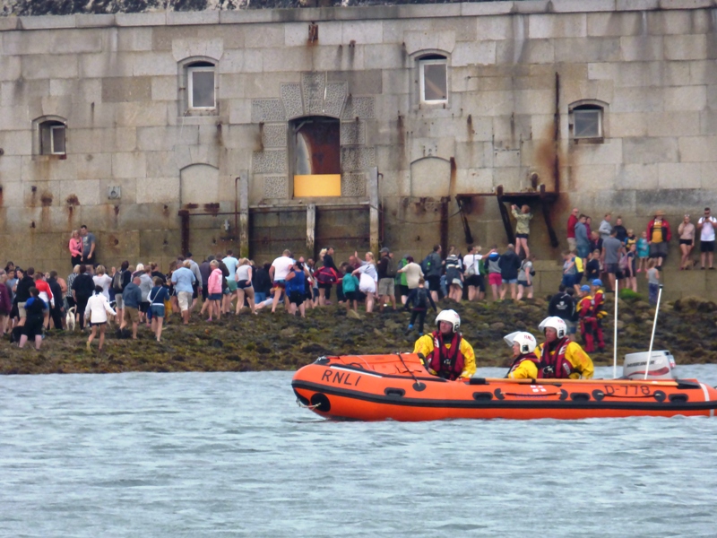RNLB Norman Harvey (D-778) off St Helens Fort - 23rd August 2017