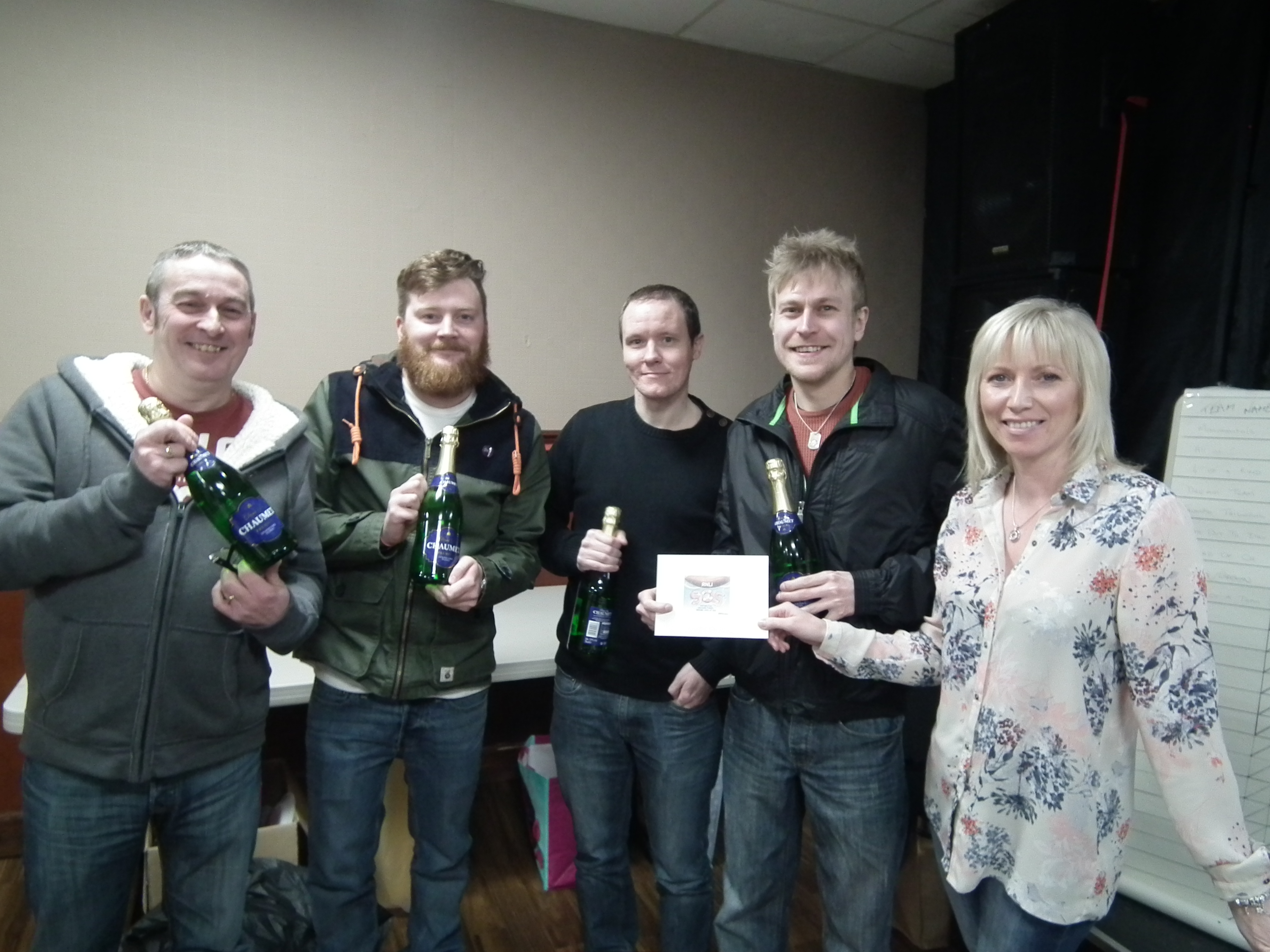 Fundraiser Paula Geary Presents winning team with prizes