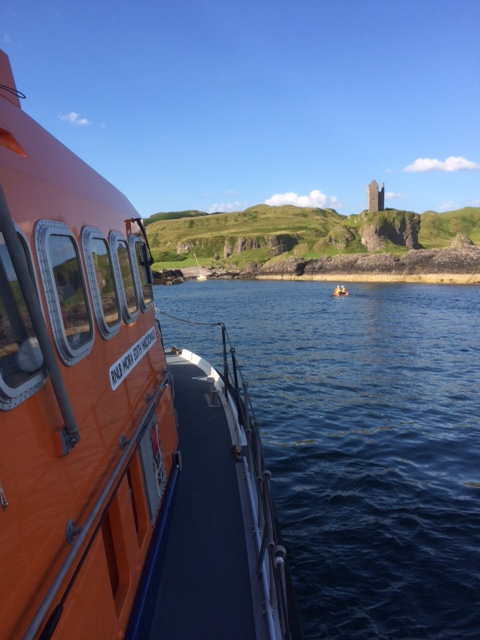 Oban lifeboat and daughter craft assisting the yacht
