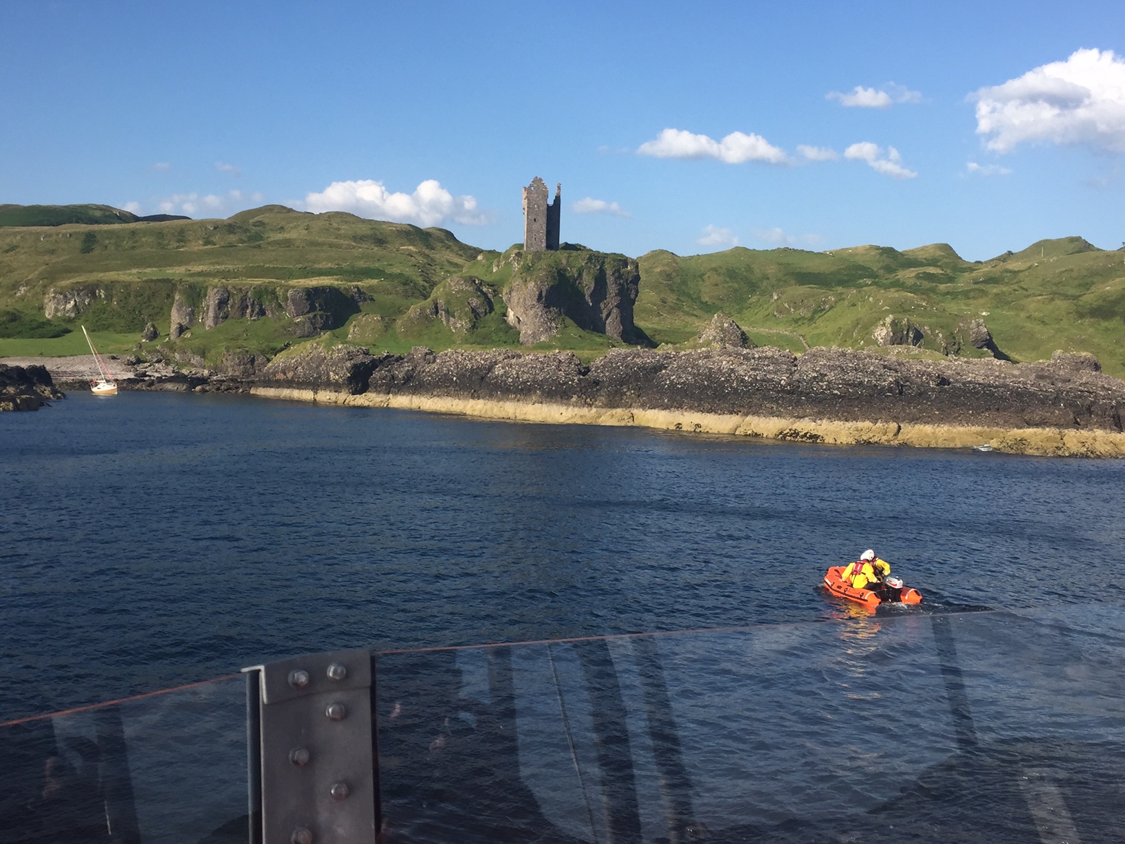 Oban lifeboat and daughter craft assisting the yacht