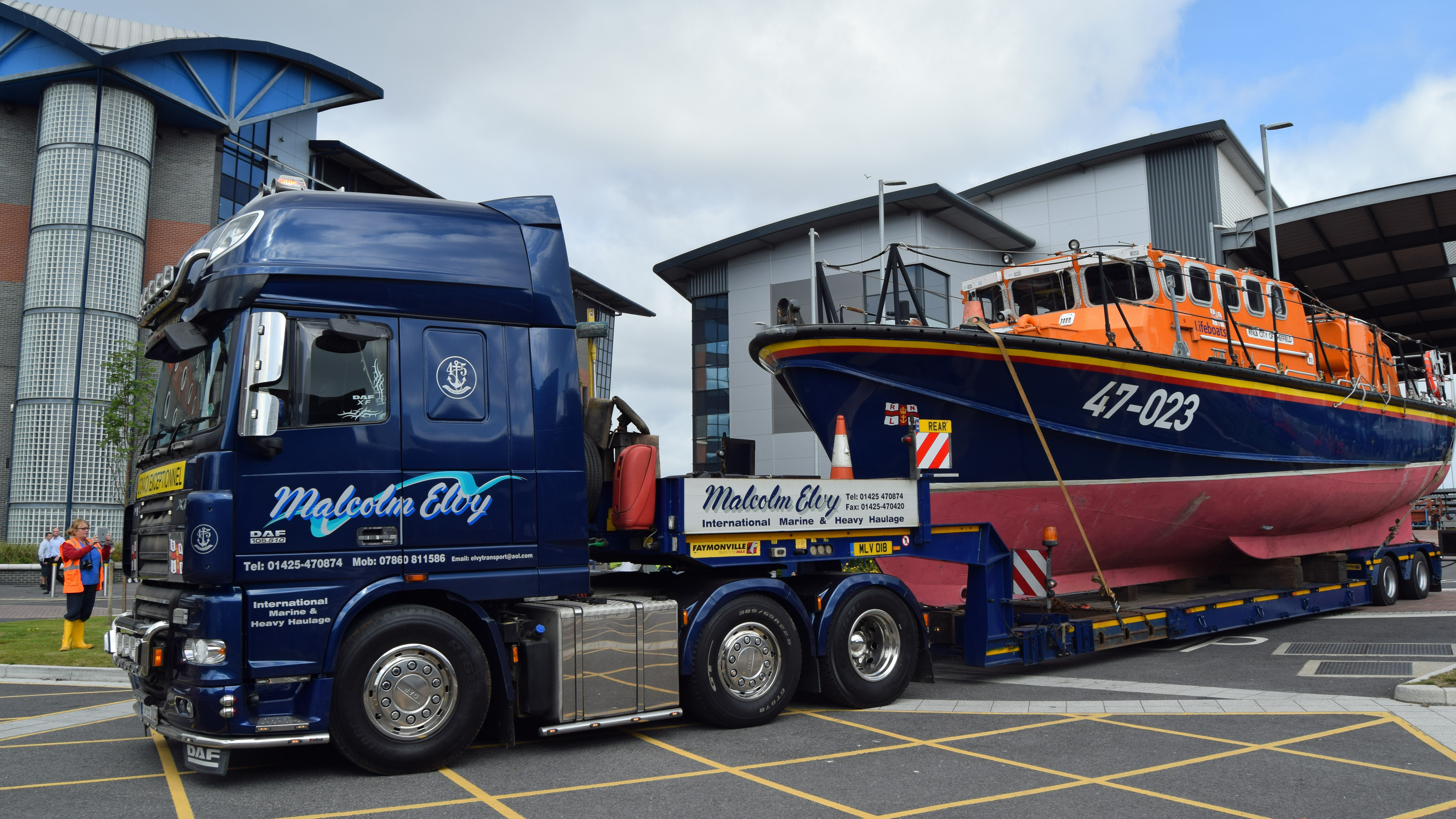Retired City of Sheffield lifeboat begins her journey to the National Emergency Services Museum.