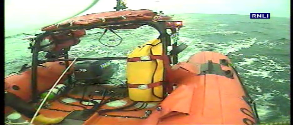 Union Hall RNLI gives assistance to a 6.5m racing yacht