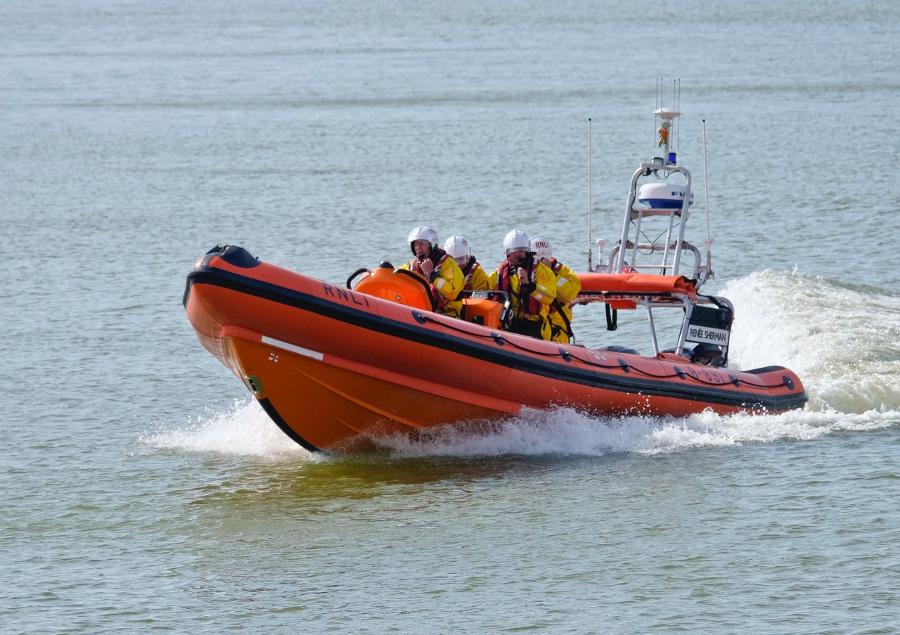 Renee Sherman lifeboat on her way to recover the casualty
