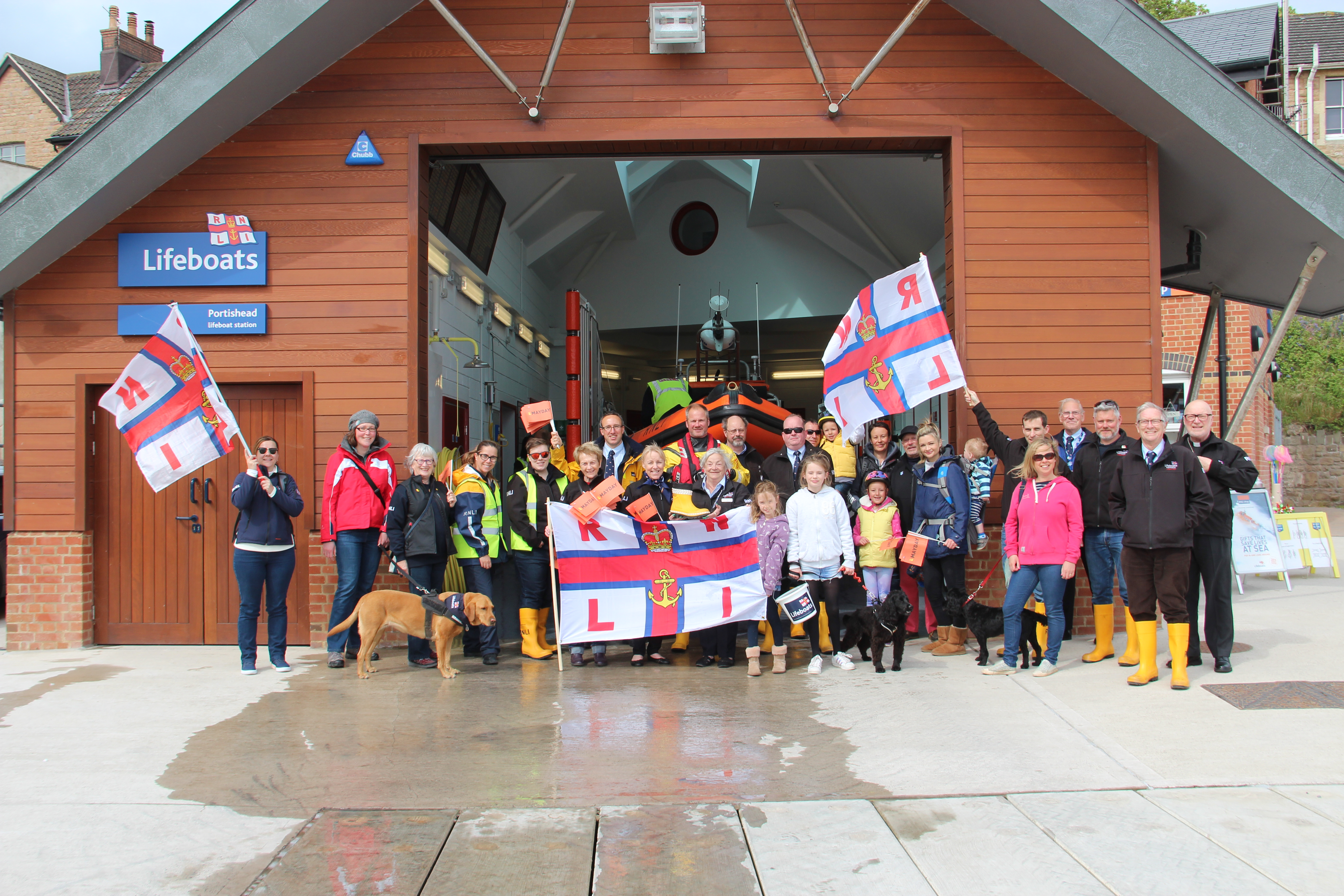 Volunteers set off around Portishead Quay Marina