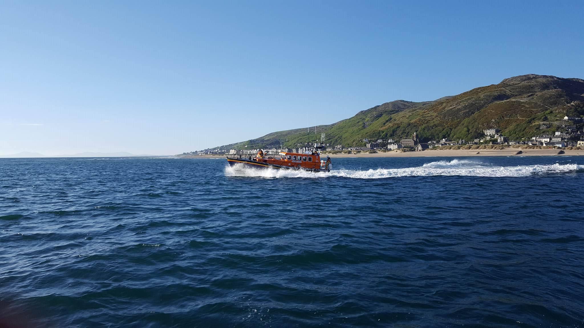 Barmouth all-weather lifeboat launch to assist motor cruiser