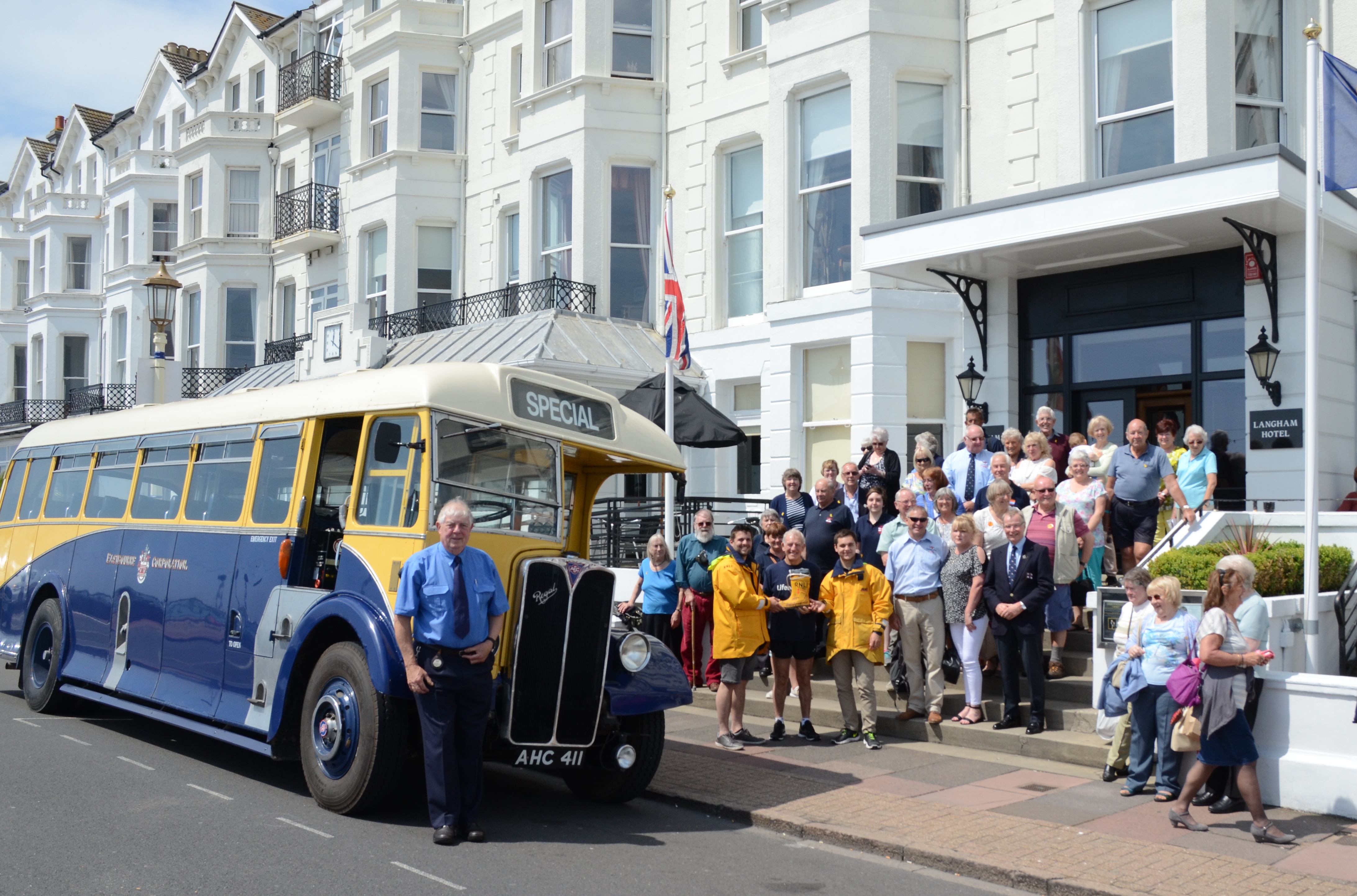 Eastbourne fundraisers about to boar vintage bus to take yellow welly to Rye Harbour