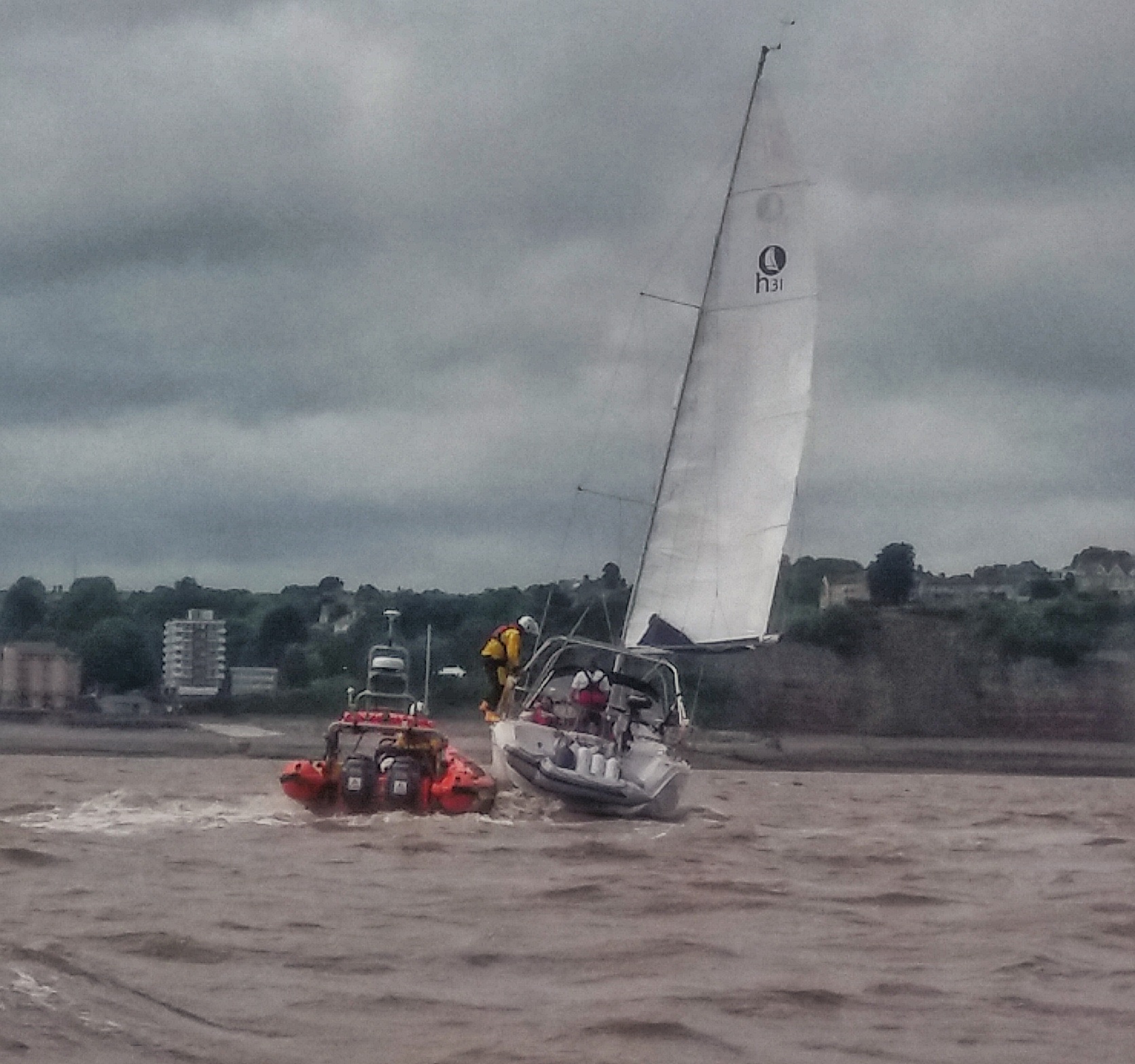 Yacht with engine failure