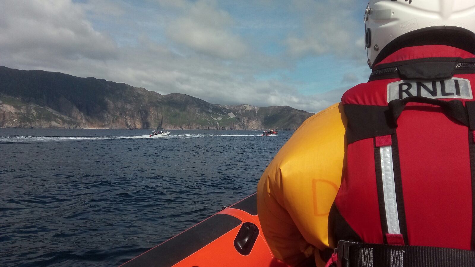 The Bundoran Lifeboat William Henry Liddington accompanies the Killybegs Coast Guard rib and casualty vessel to Teelin