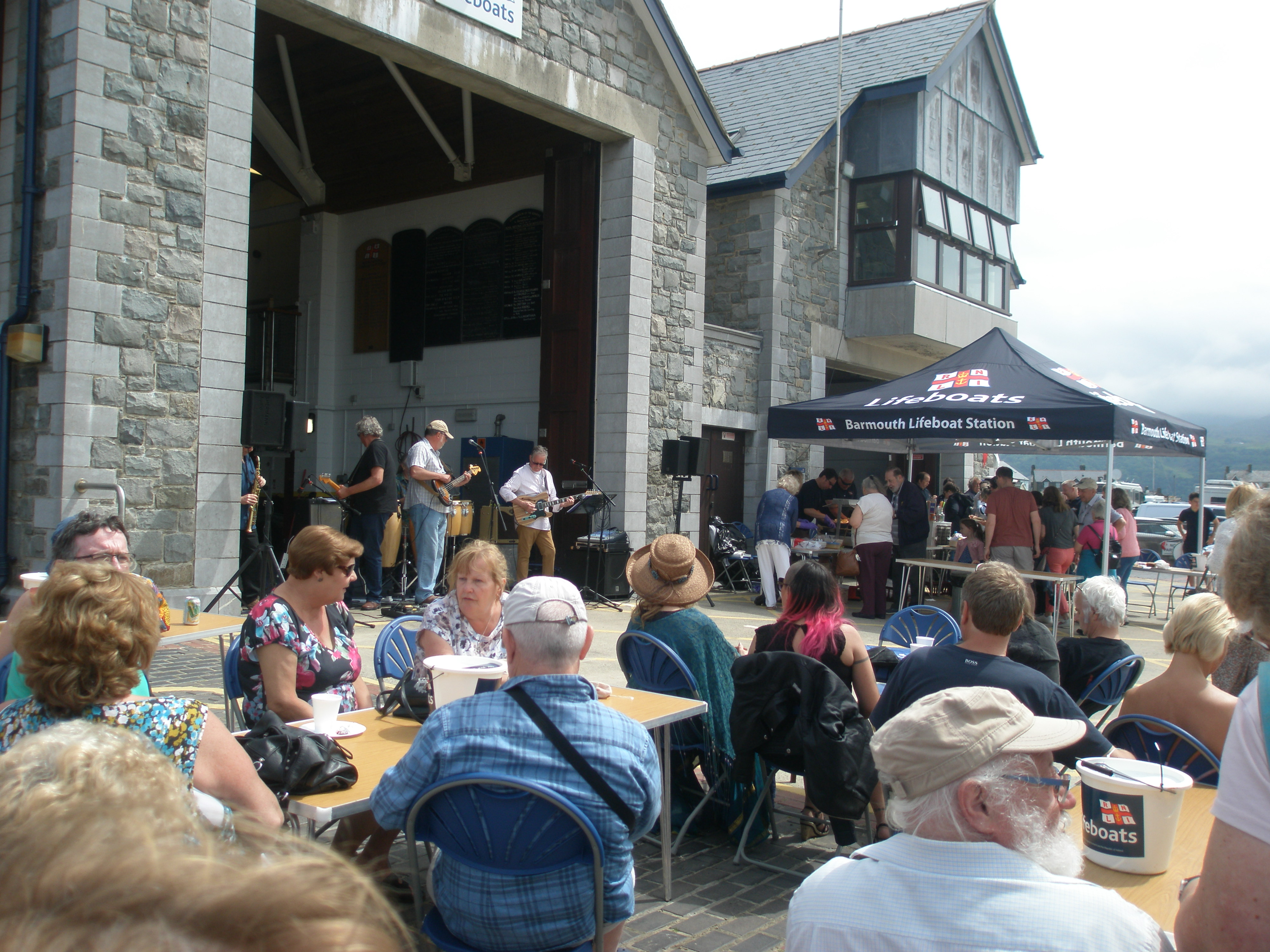 Bands at boathouse rocks