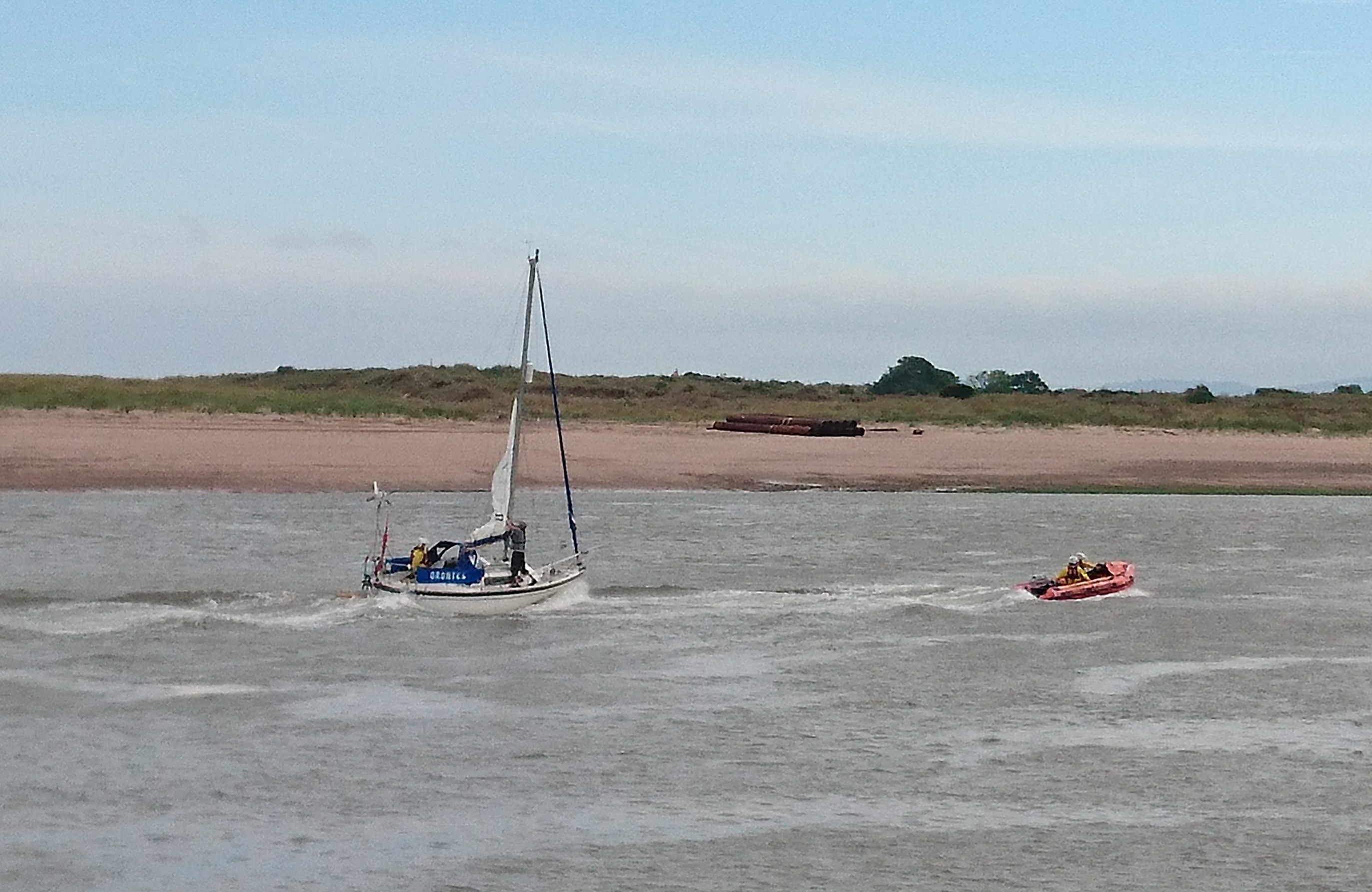 Exmouth Crew volunteers rescue a lone sailor aground to safety