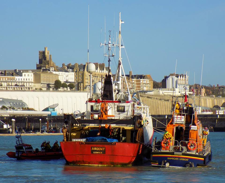 Ramsgate's AWB and ILB assist rescued guard vessel to moor in harbour.