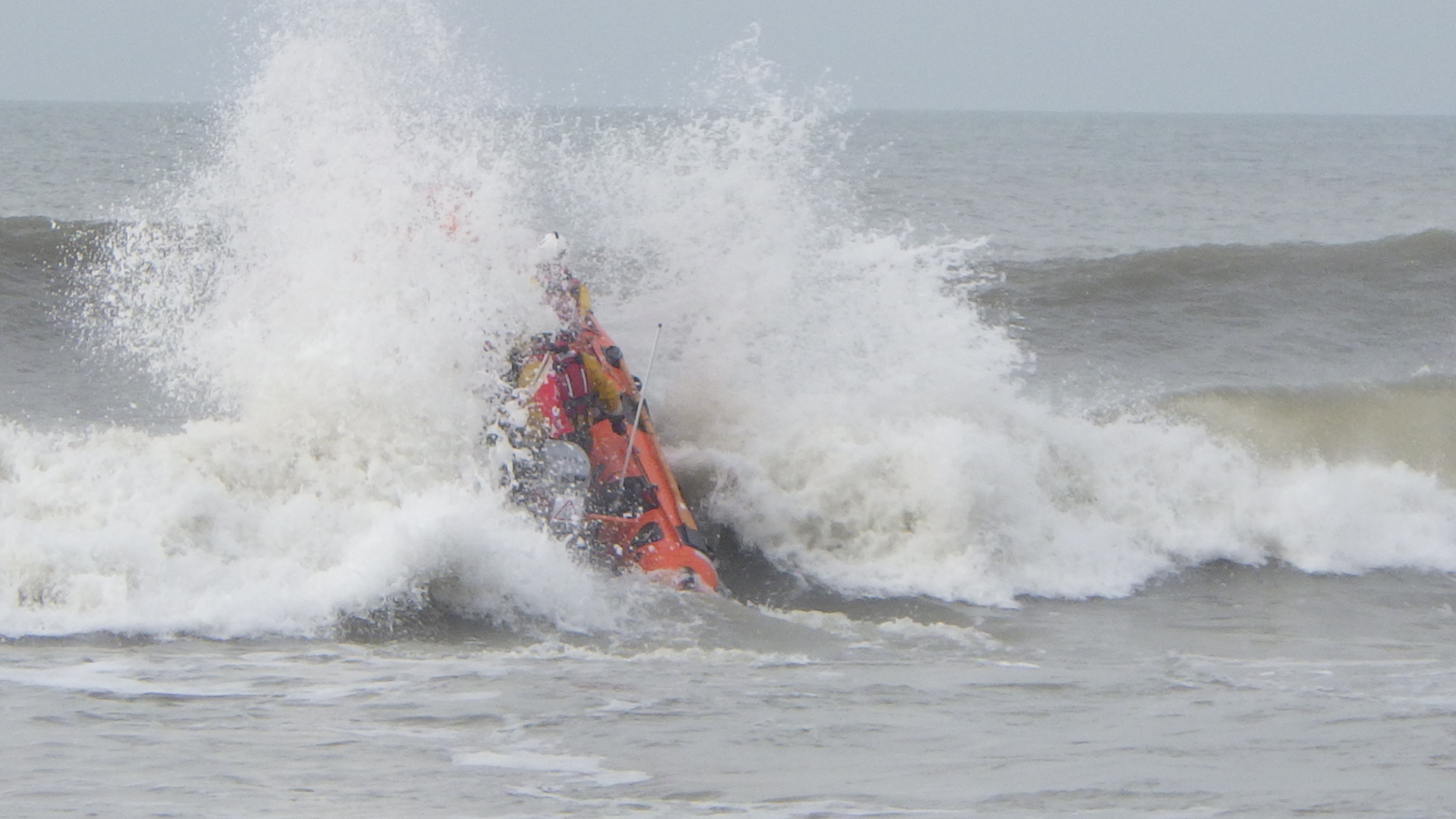 The lifeboat sets off.