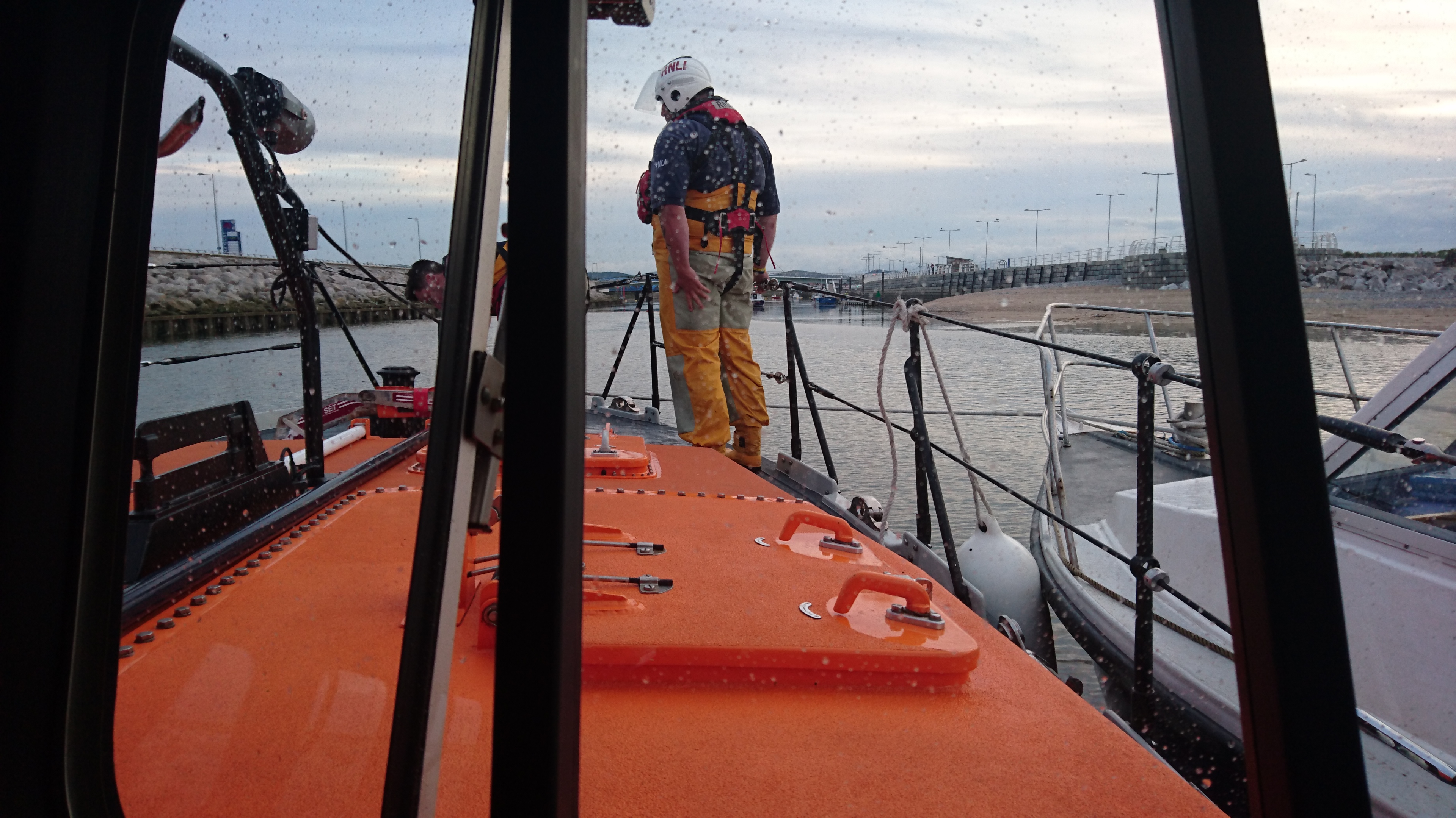 Rhyl lifeboat tows casualty vessel into Rhyl harbour