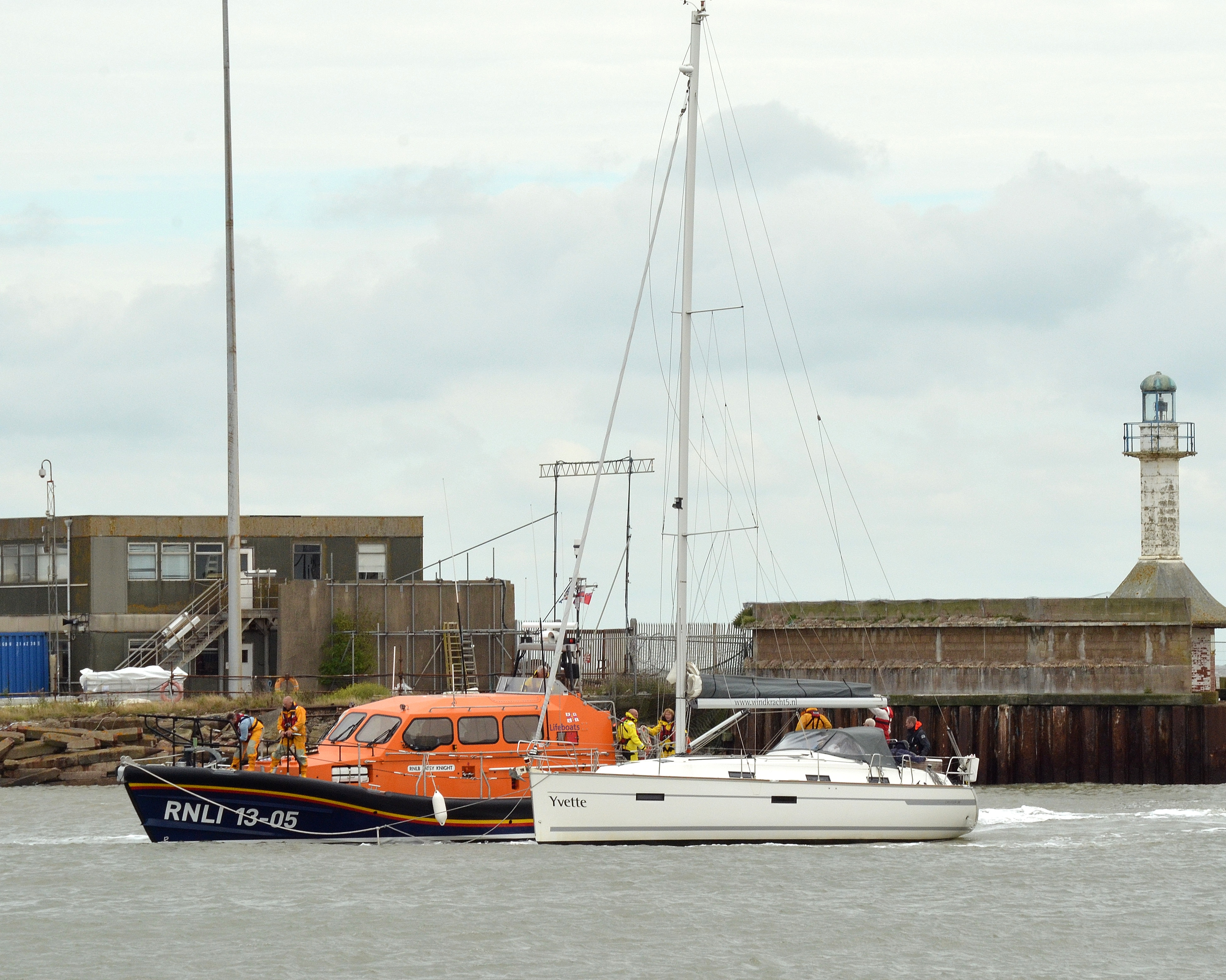 Lowestoft RNLI Lifeboat brings the Dutch yacht into port