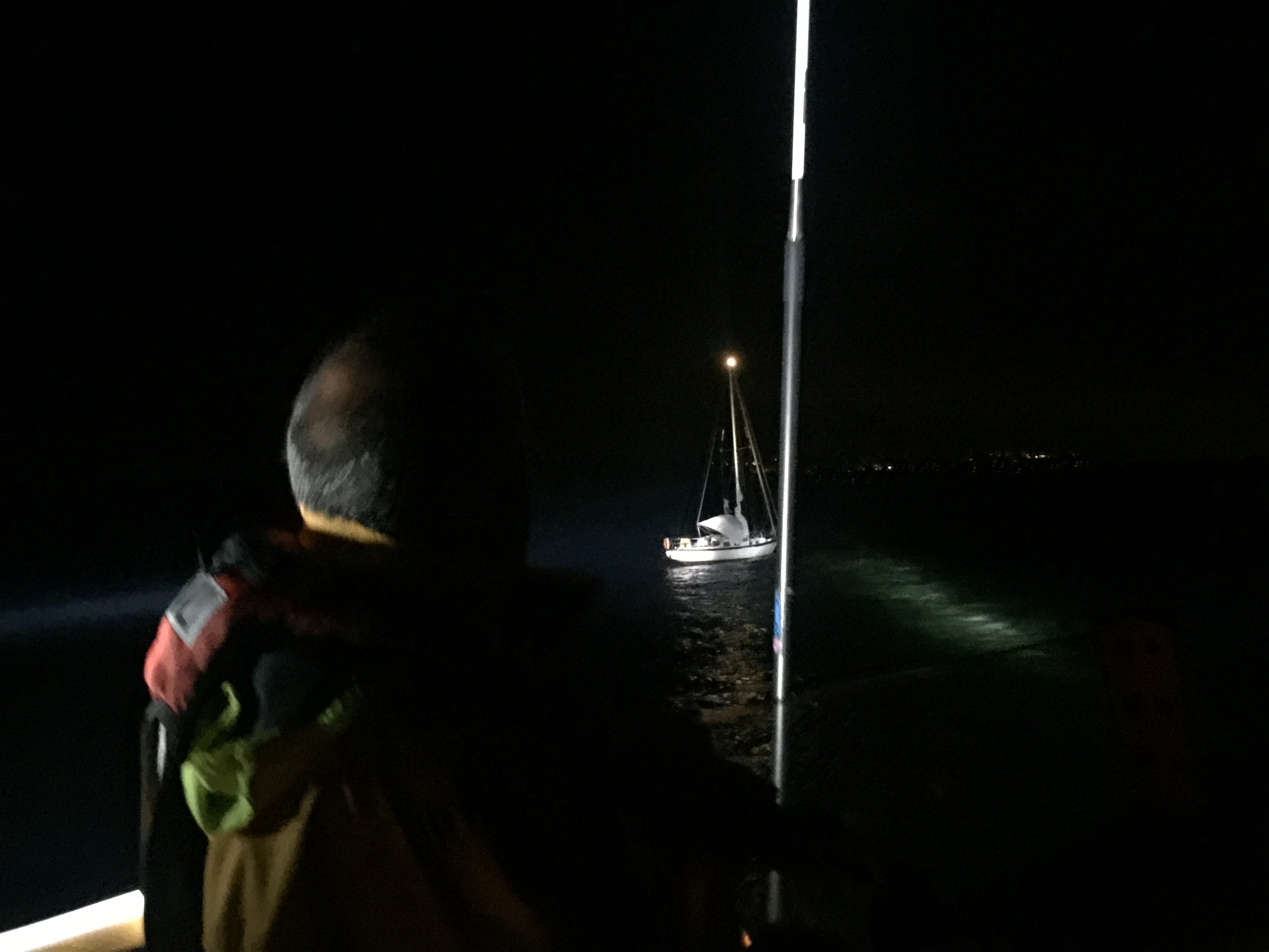 30ft yacht in the Channel 