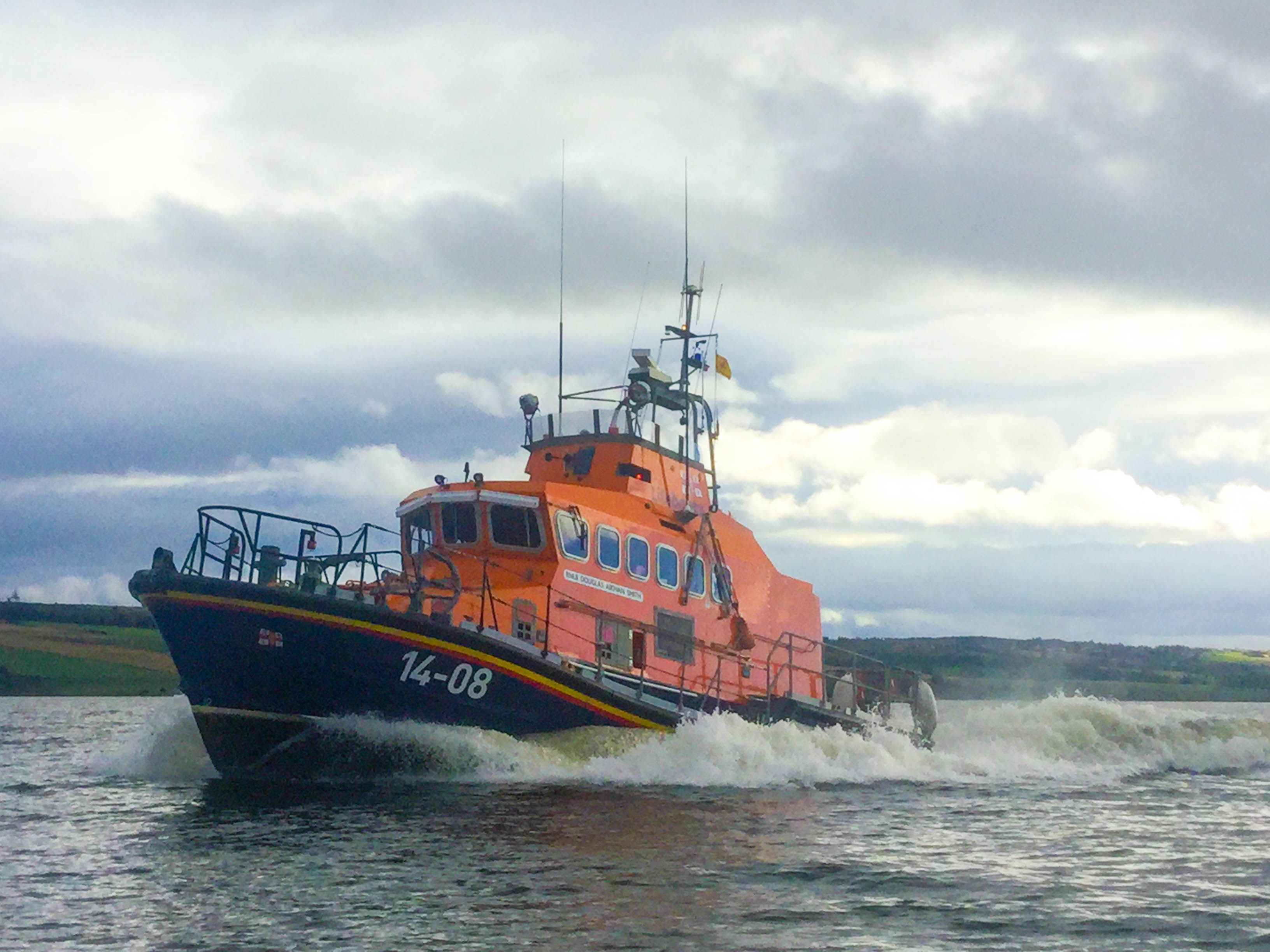 Invergordon Lifeboat at speed
