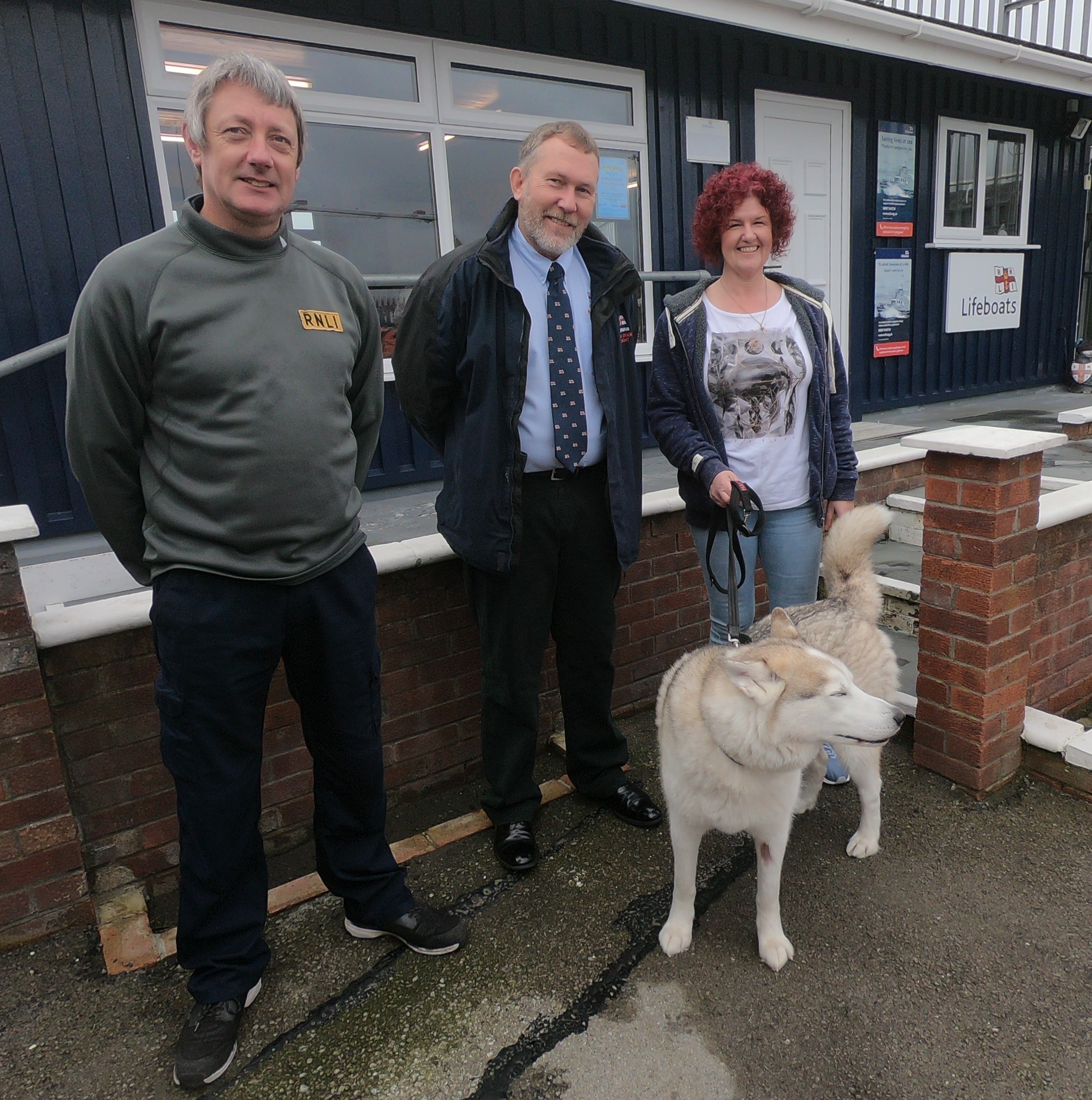 Tracey Prince with Daley at Barry RNLI station with lifeboat coxswain Martin Bowmer (centre) and lifeboat crew member/mechanic Richie Tutton