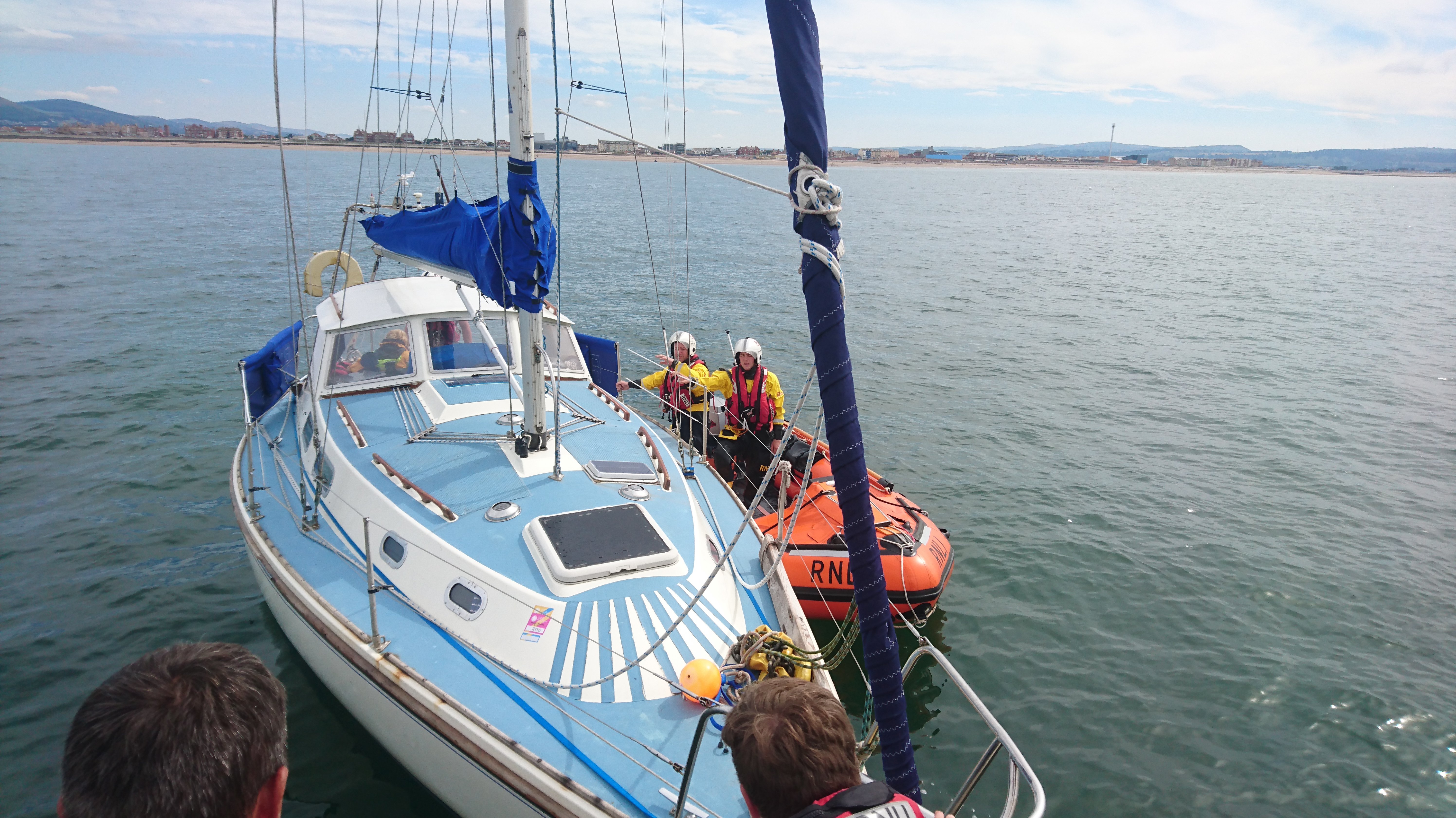 Rhyl ILB brings owners to drifting yacht