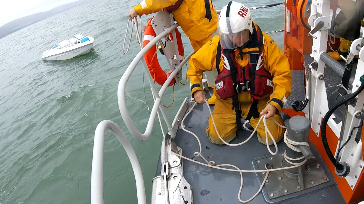 Rhyl all-weather lifeboat takes up the tow back to Rhyl