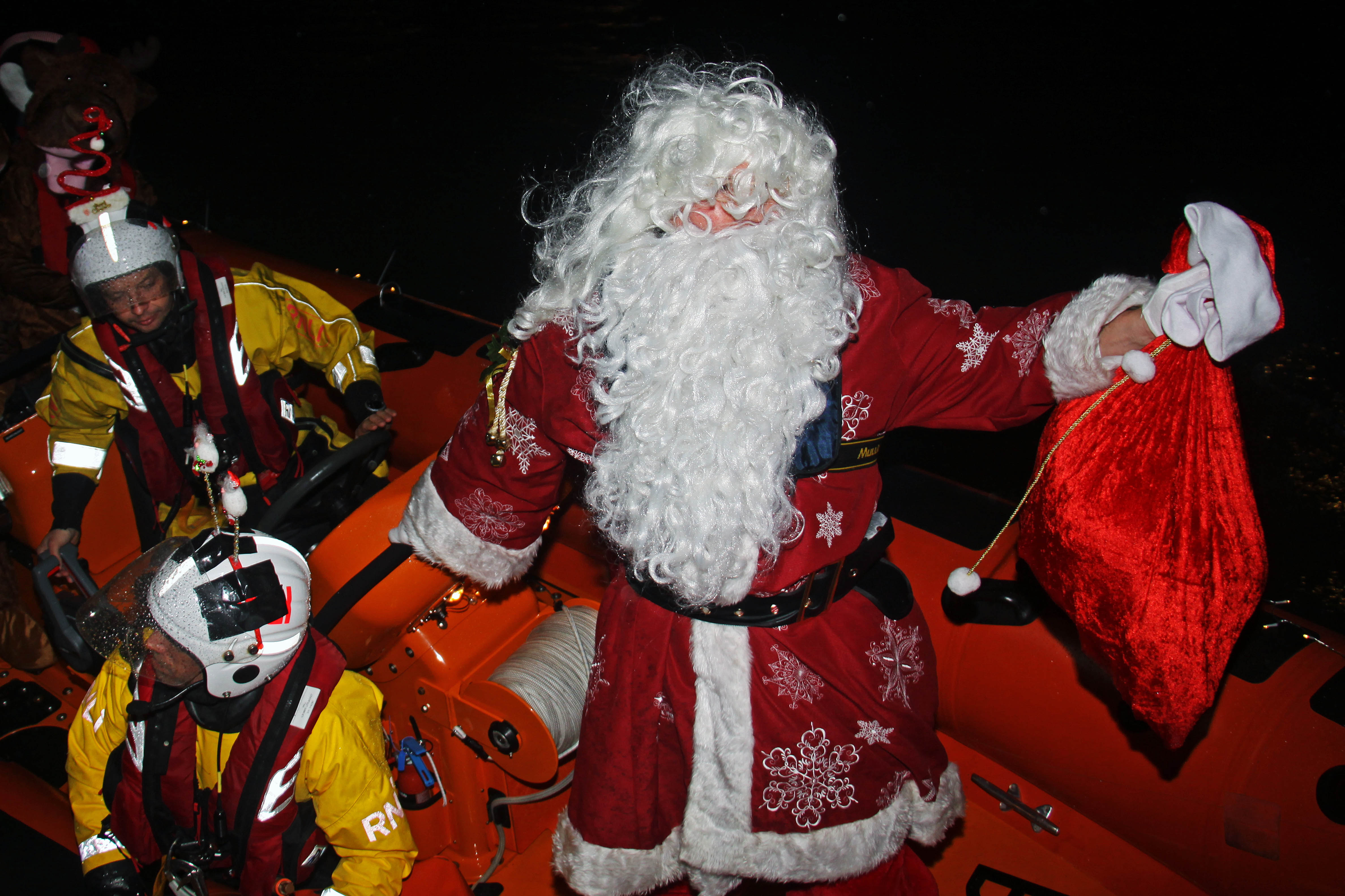 Santa arriving at the memorial steps, East Looe Quay