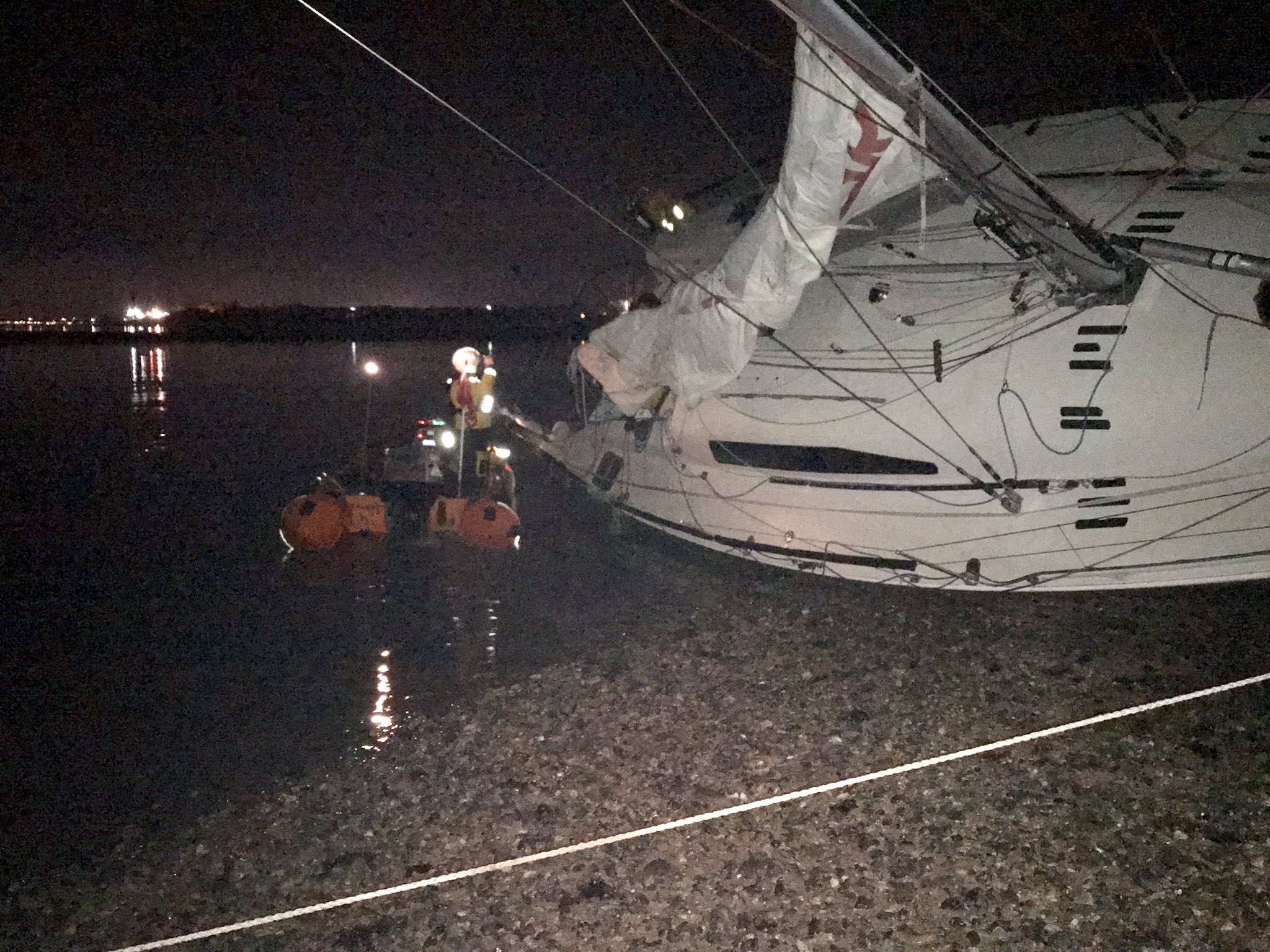 Vessel aground outside Hamble River on Boxing Day