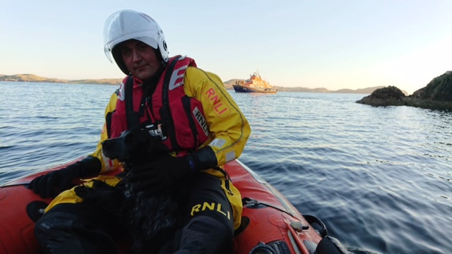Crew member Graham Johnston with dog Blue in Y boat