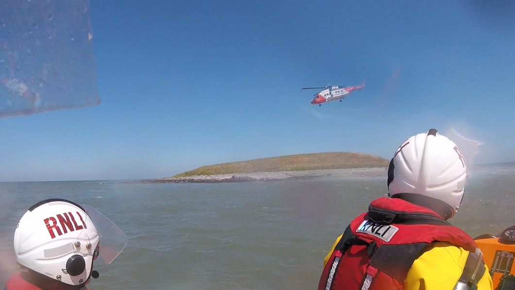 Rescue 116 Dropping the salvage pump on colt island