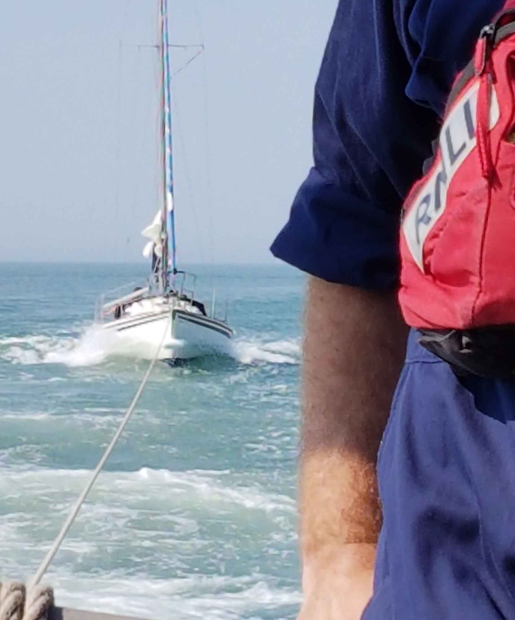 Under tow by Margate lifeboat to the safety of Ramsgate harbour (RNLI Margate)
