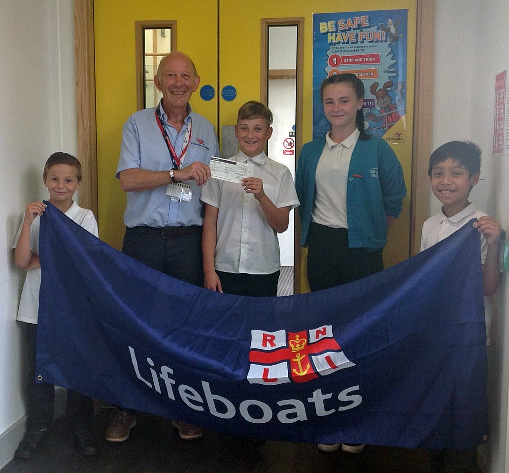 Sienna and Riley presenting the cheque to Graham Morris, Looe RNLI Education Officer