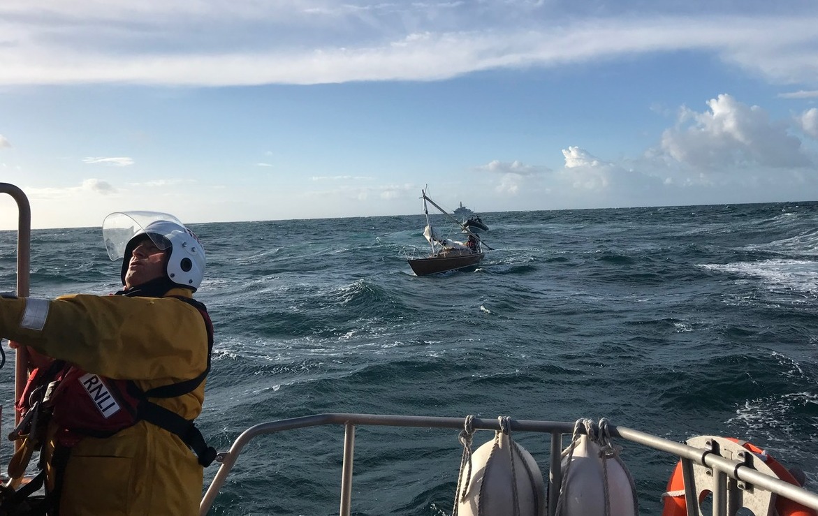 Shannon class lifeboat R and J Welburn set up a tow for the demasted yacht