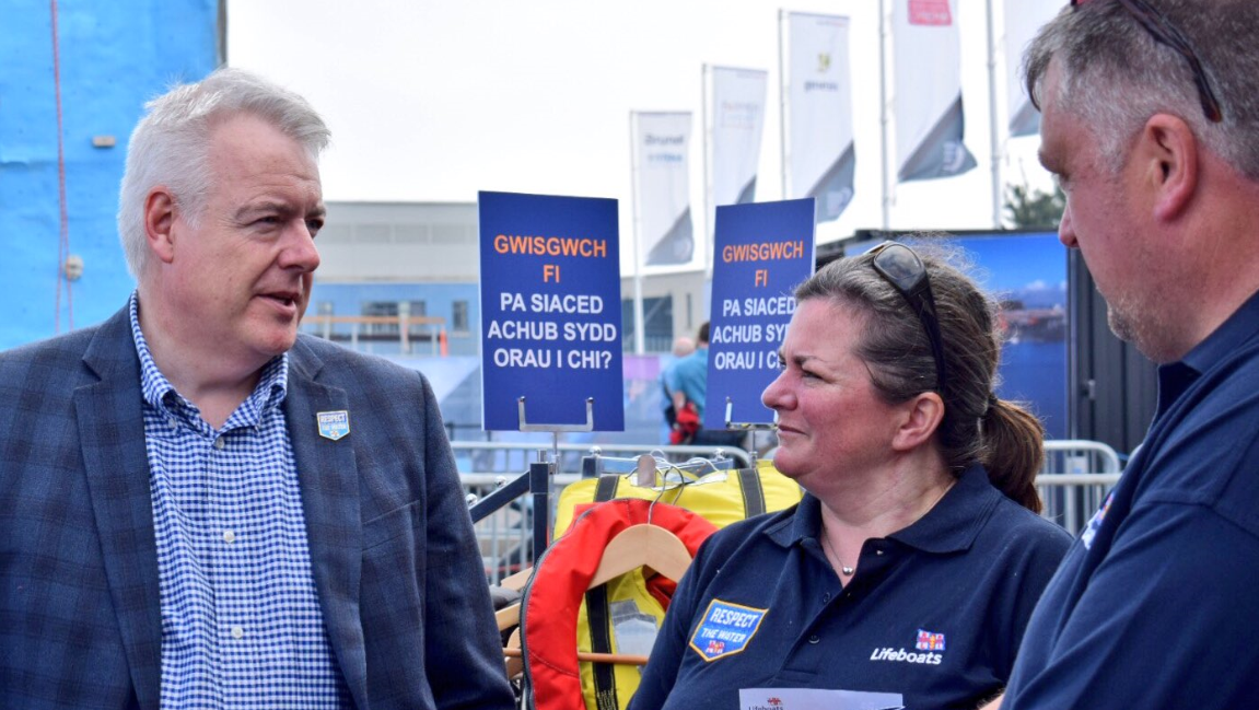 1.First Minister Carwyn Jones finds out more about the RNLI’s Respect The Water campaign from RNLI Senior Corporate Partnerships Manager Katie Beney and Porthcawl RNLI volunteer Ross Martin