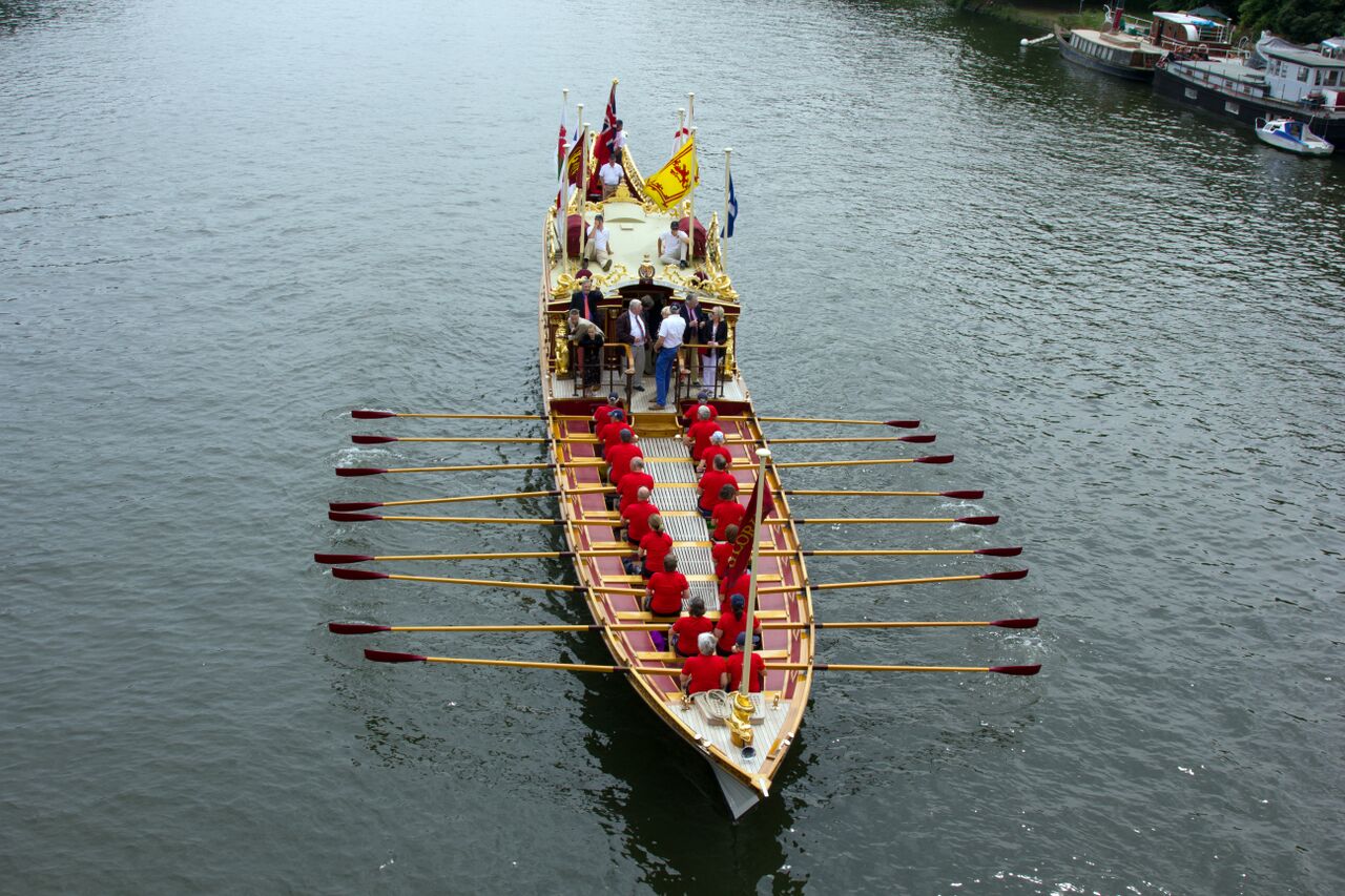 Gloriana on the Thames