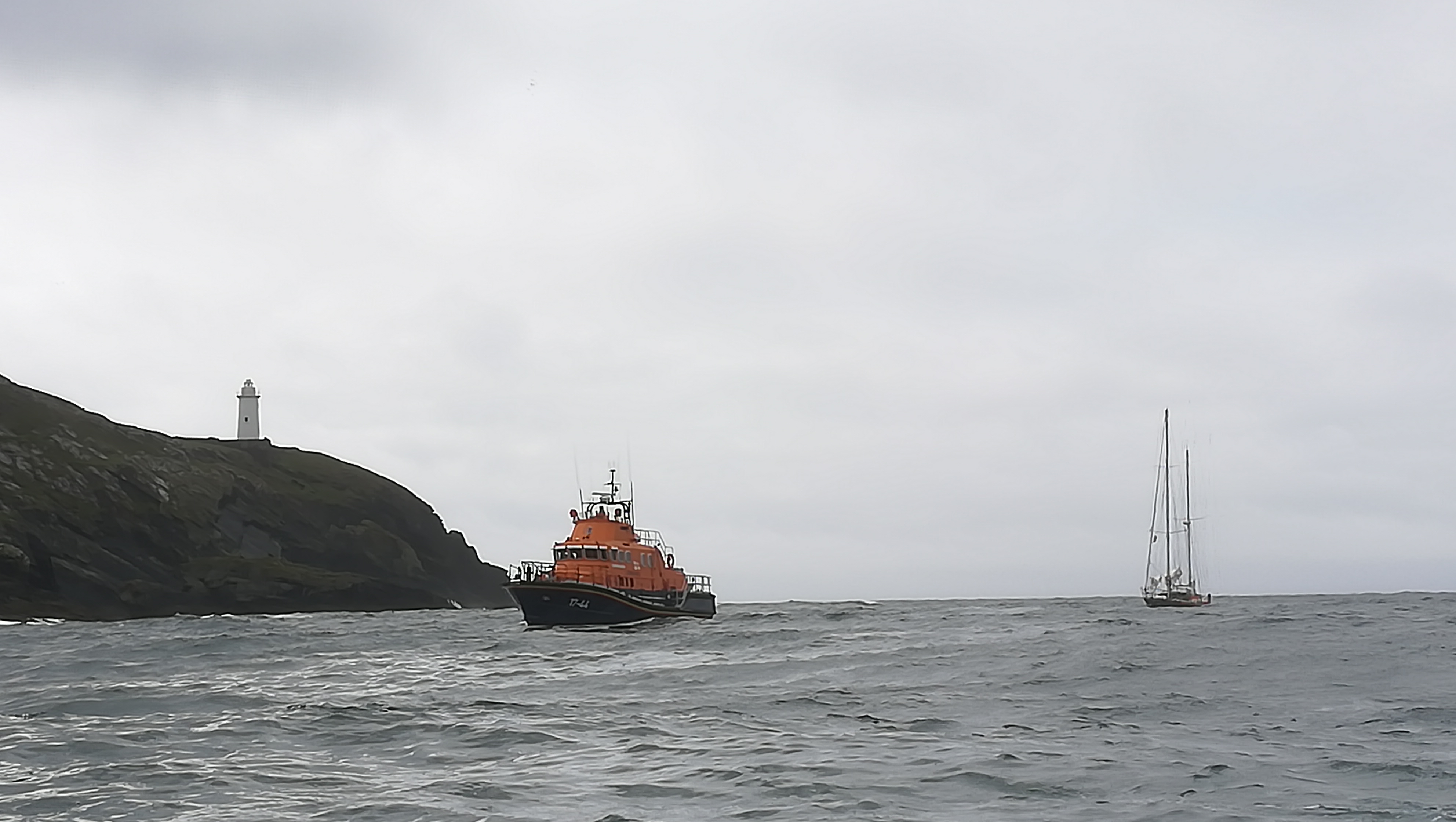 Castletownbere RNLI assits yacht with engine trouble