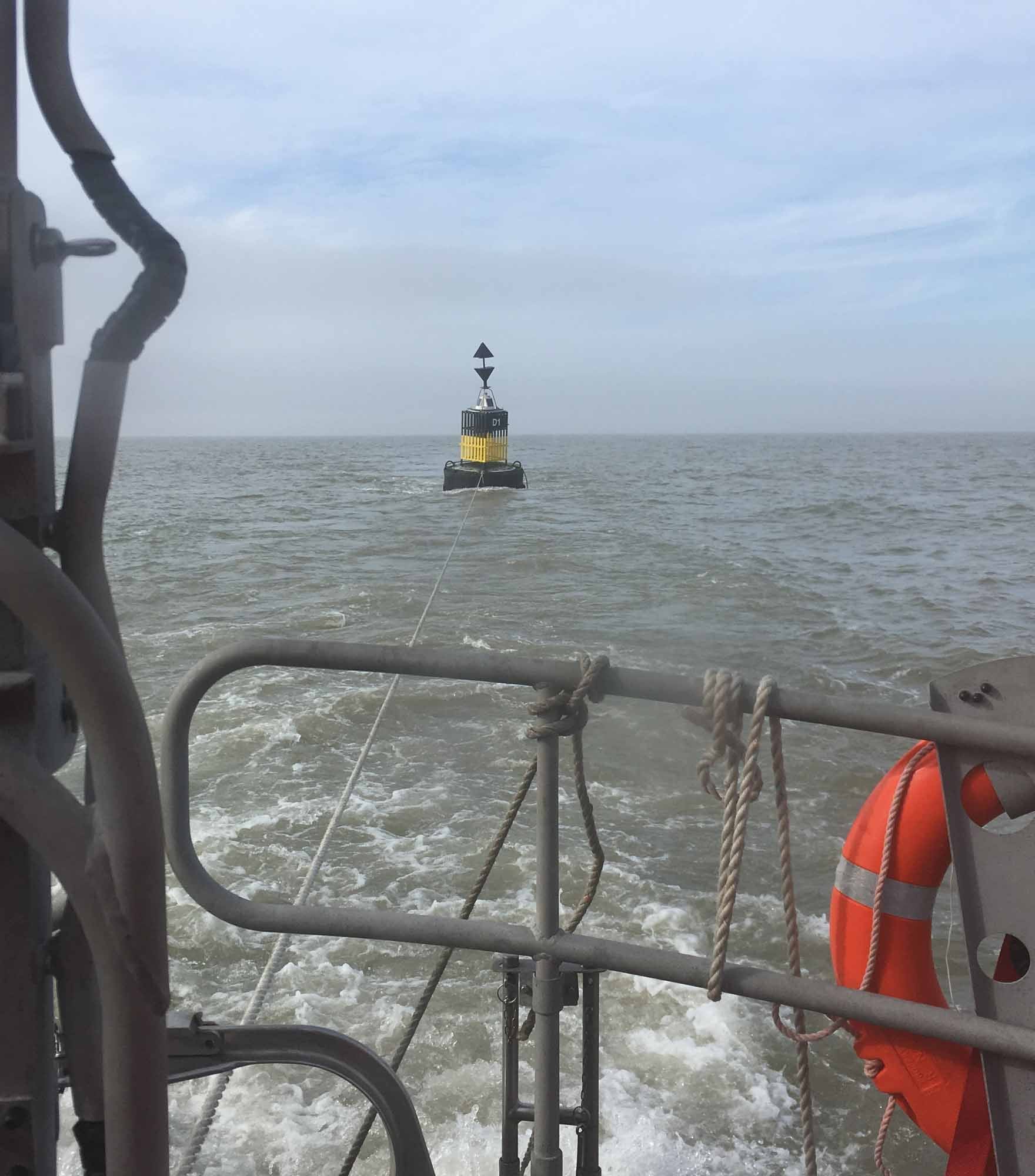 Margate RNLI lifeboat with the errant buoy in tow (RNLI Margate)