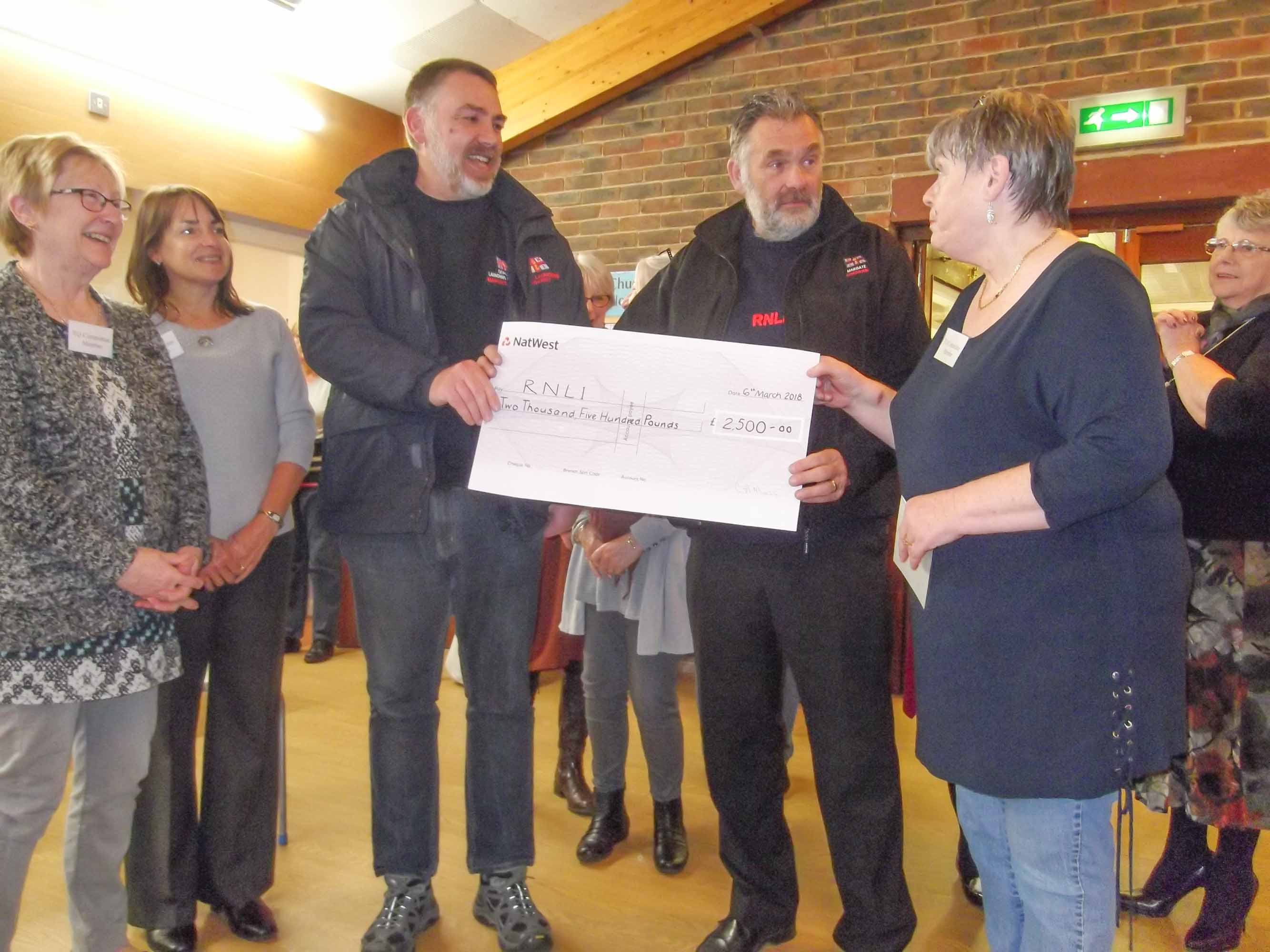 Thanet Quilters cheque presentation to Margate RNLI (Thanet Quilters)