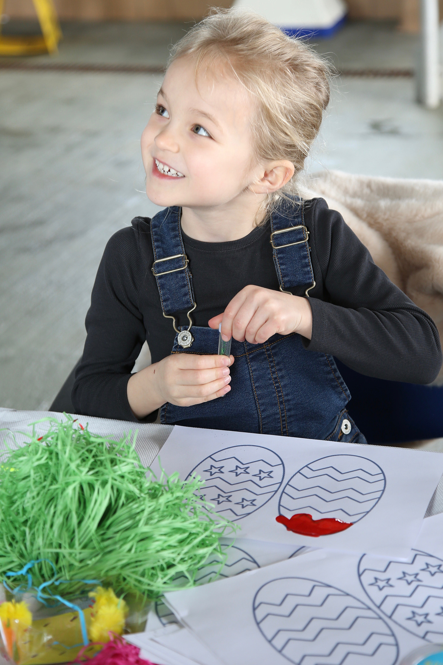 A young girl has fun at the art table