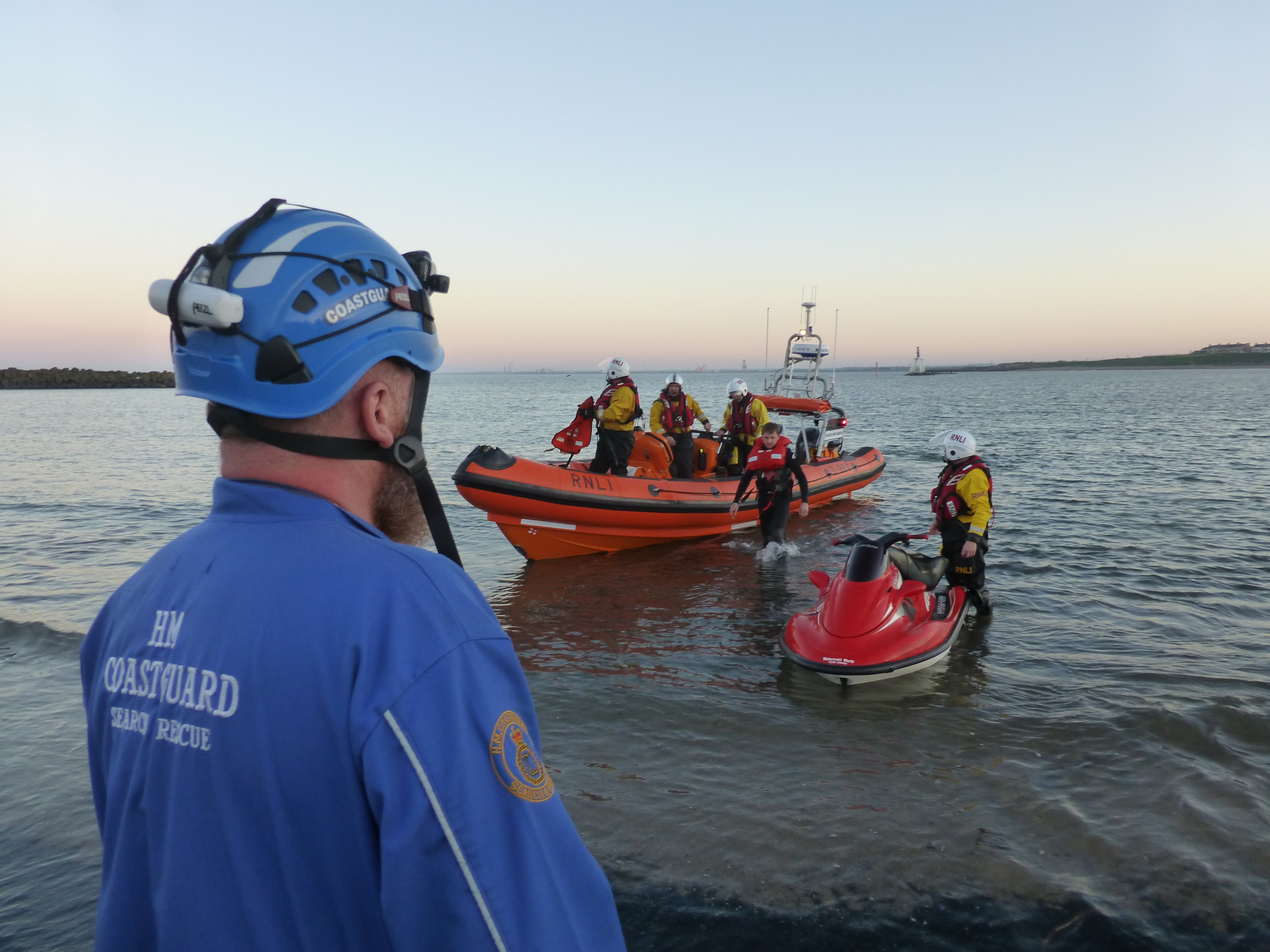 Newbiggin Coastguard Team assit with the recovery of the casualty as well as offering safety advice.