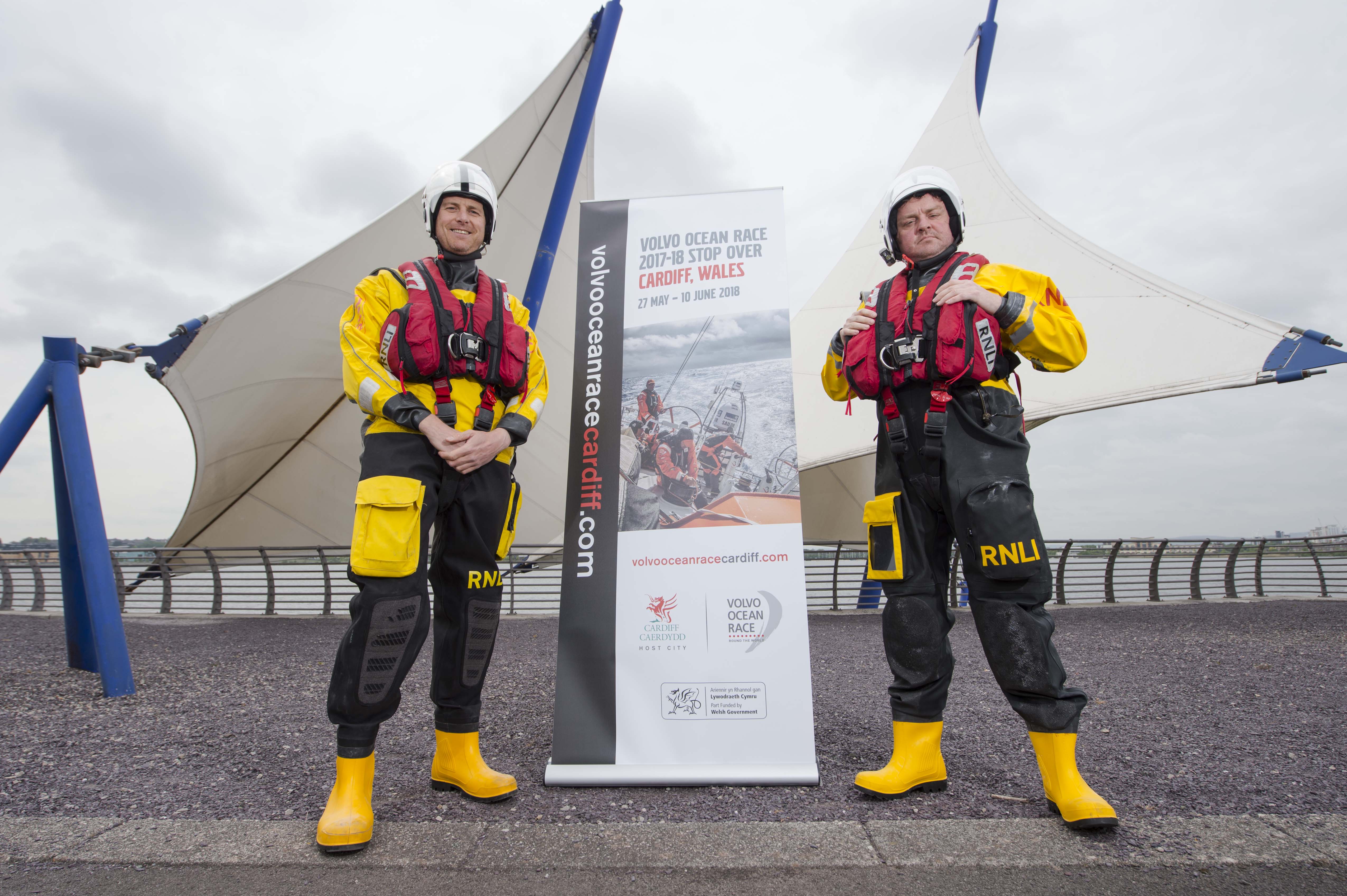 Penarth RNLI volunteers Graeme Jones and Anthony Matthews at Cardiff Barrage.