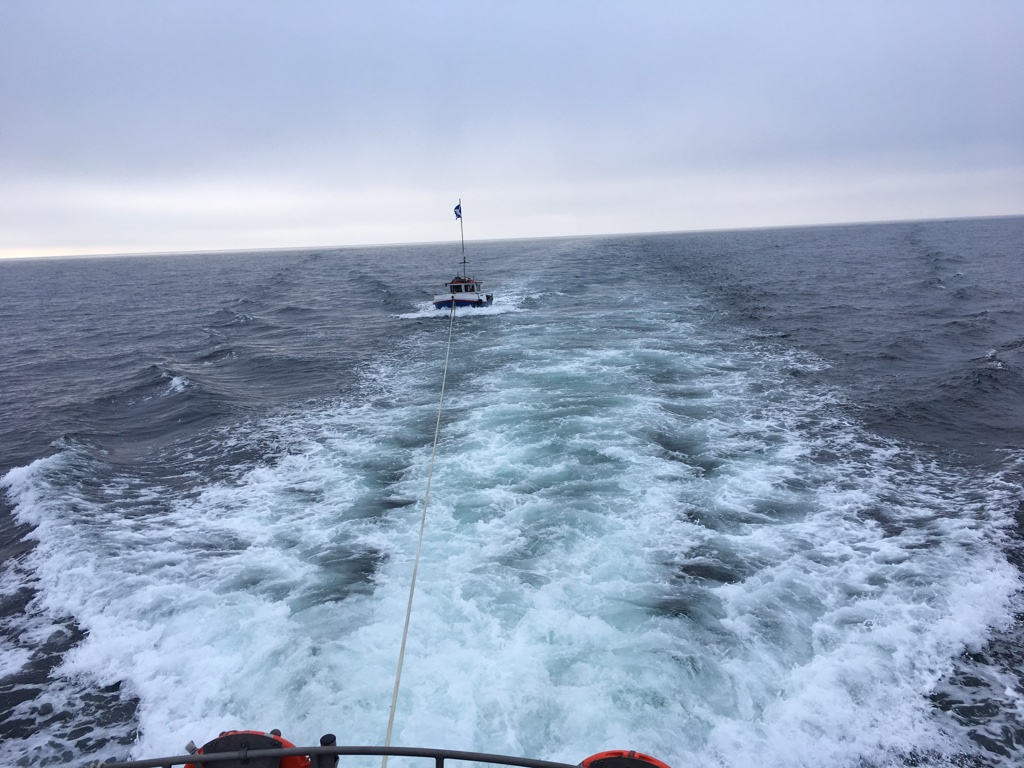 8m vessel under tow