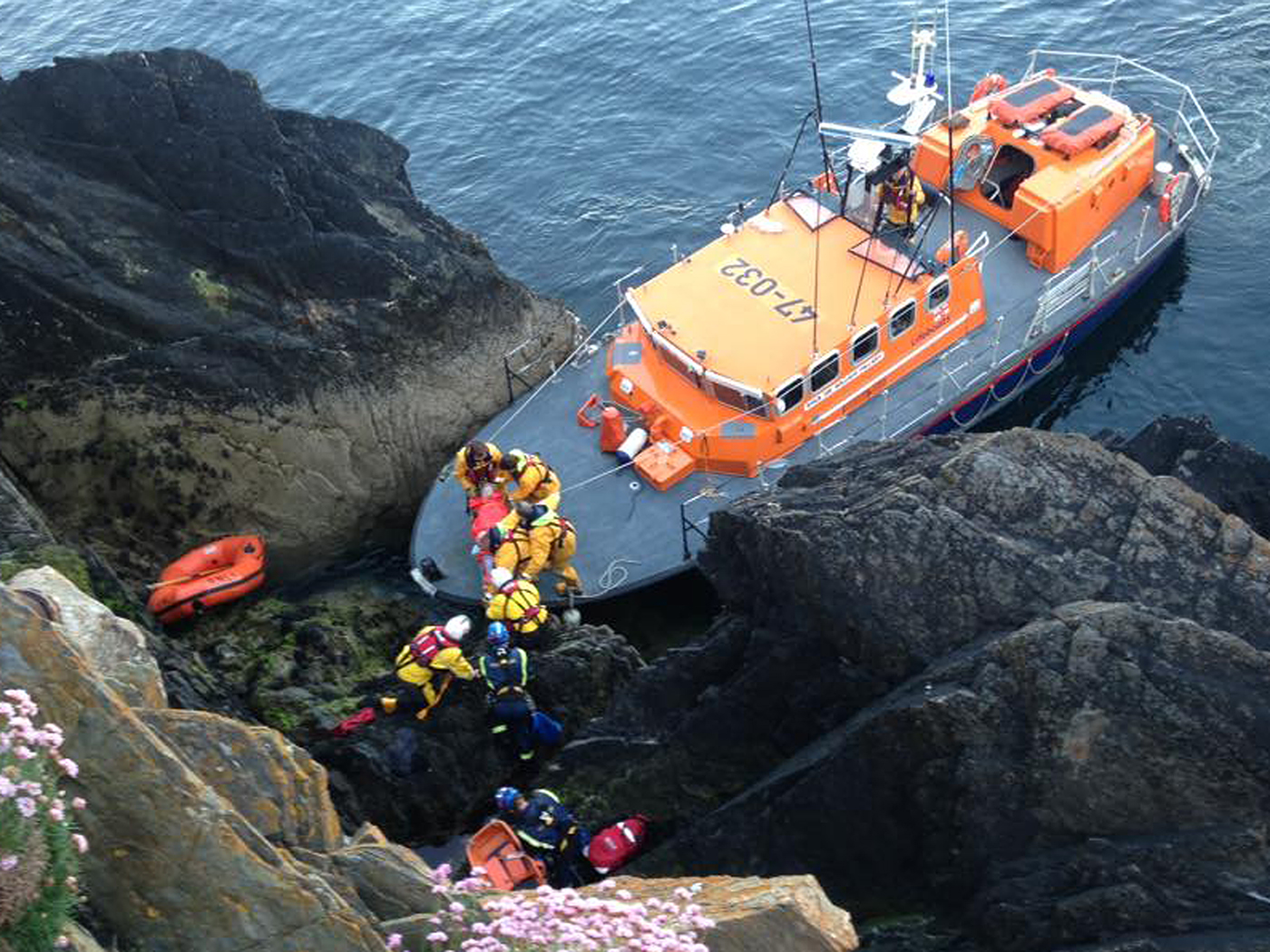 Casualty being transferred to the all-weather lifeboat Sir William Hillary