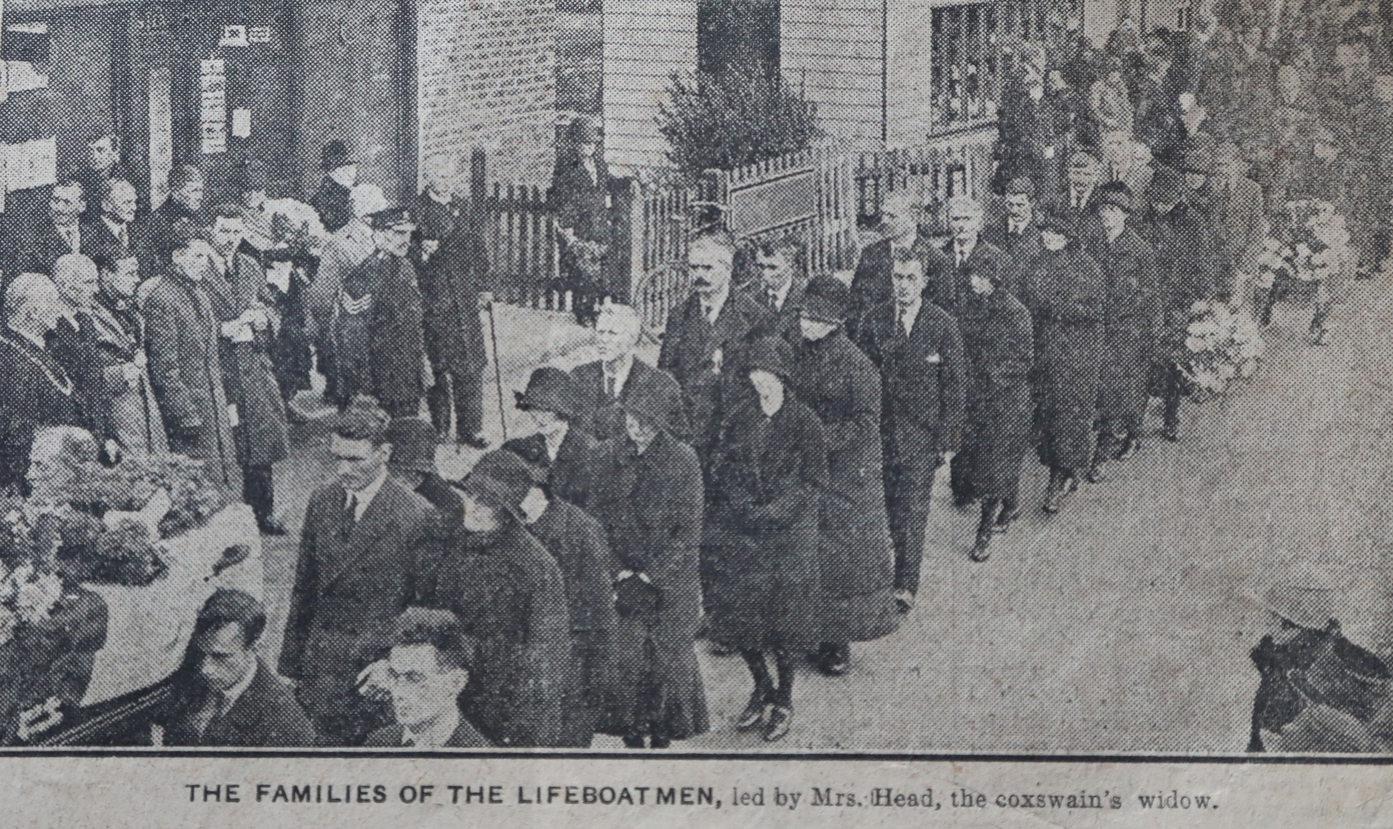 photo of the funeral taken from an old paper of the time
