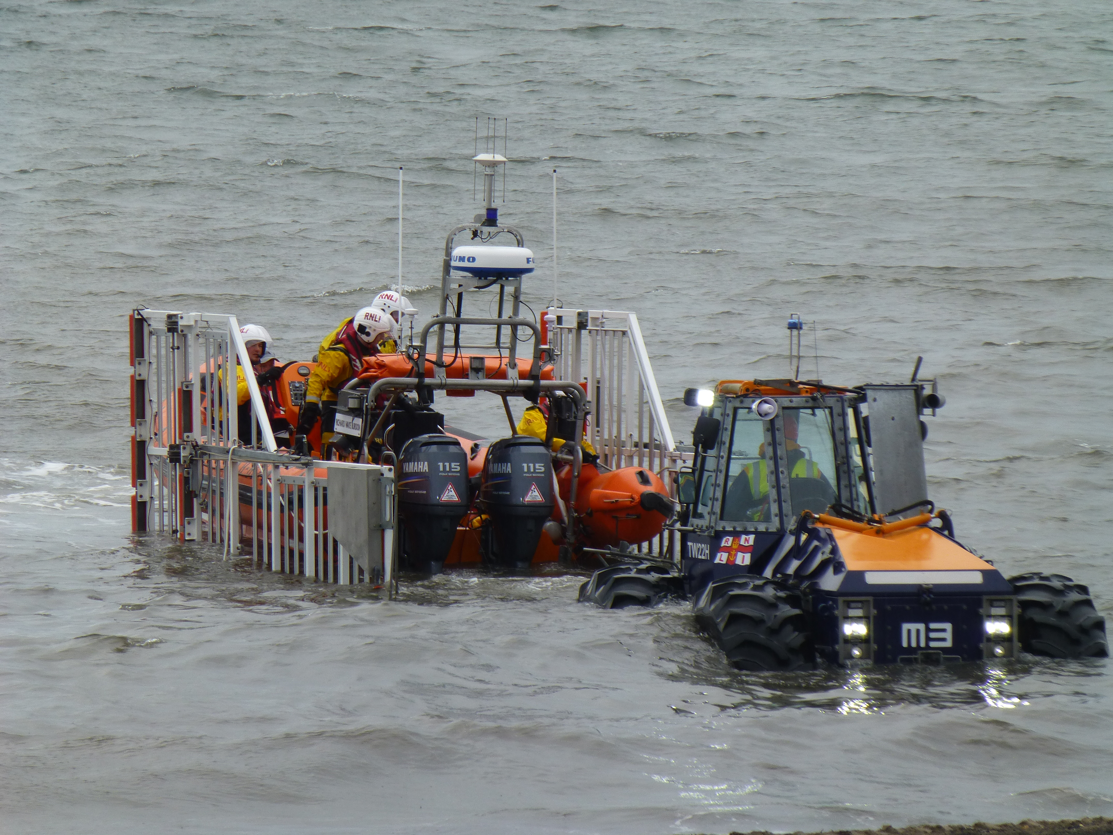 Lee recovers the lifeboat