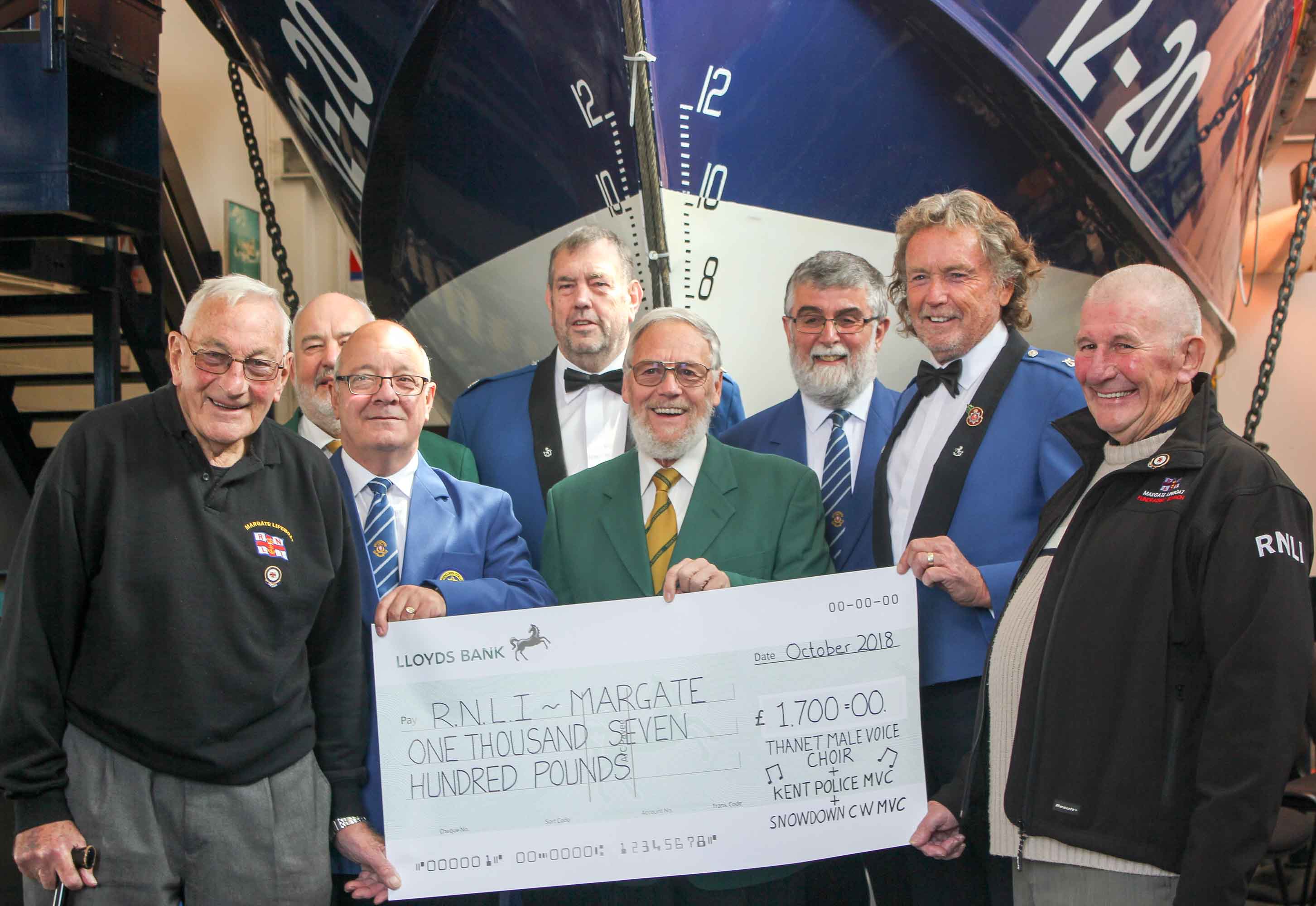 Three choirs cheque handover 28.10.18 (01) (Andy Brown)