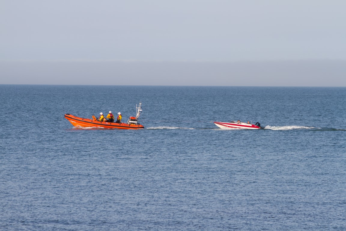 Skerries RNLI towing the motor boat ashore